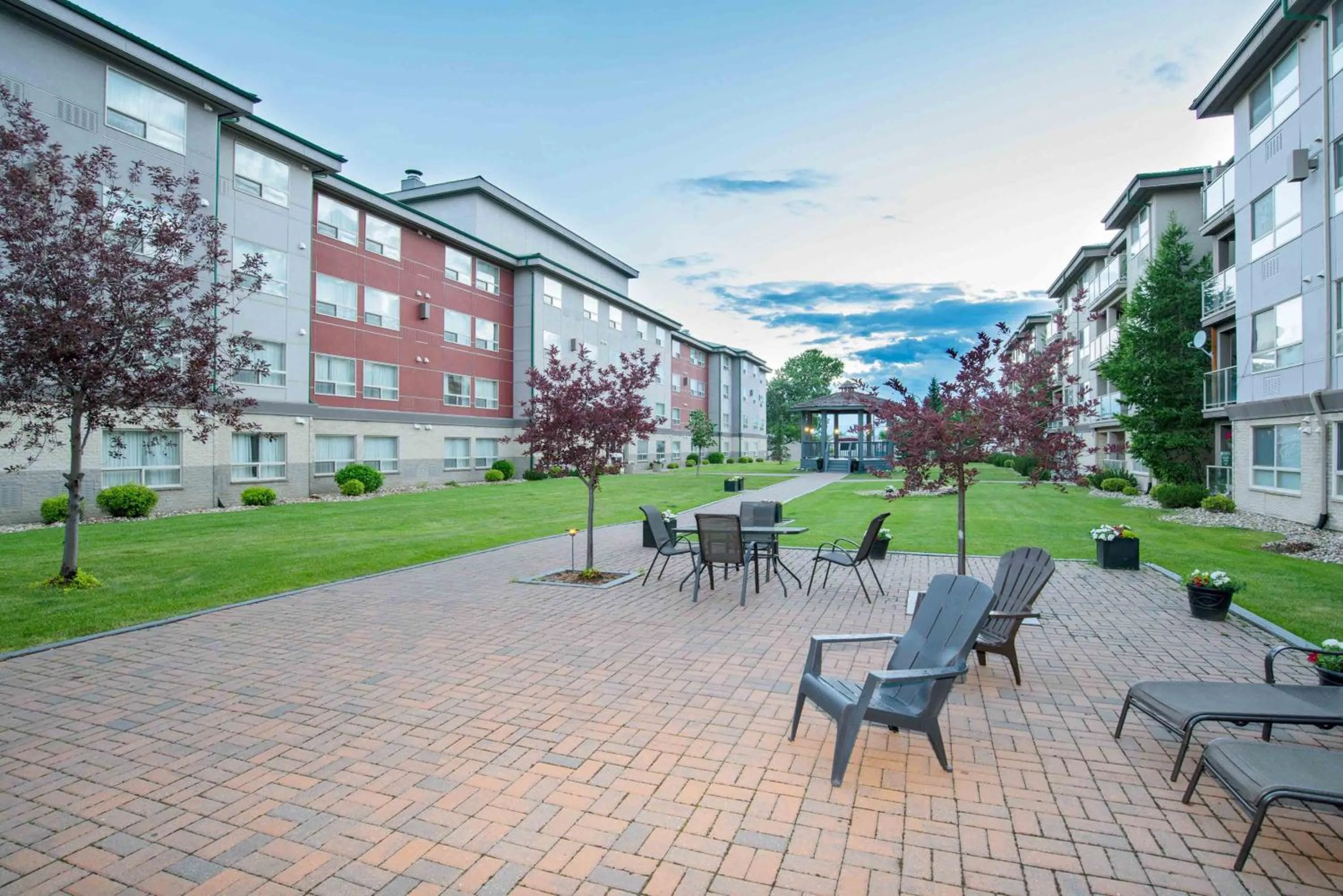 Garden in Sandman Hotel & Suites Regina