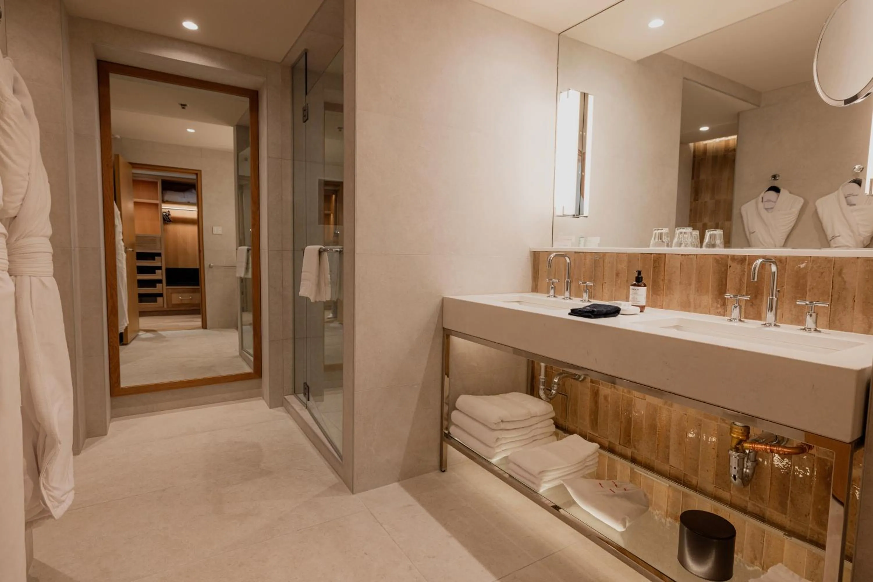 Shower in Auberge Saint-Antoine