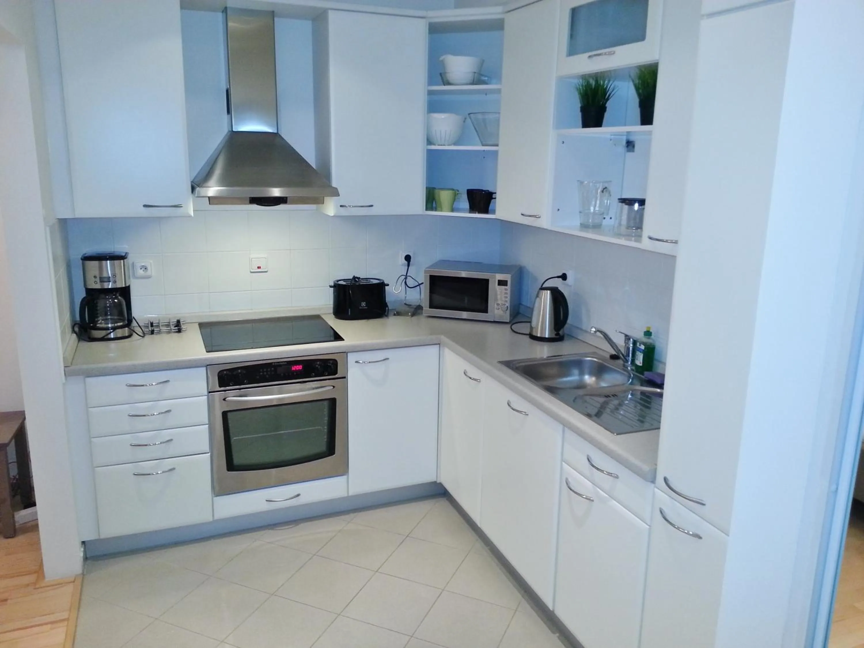 Coffee/tea facilities in Old Town Square Apartments