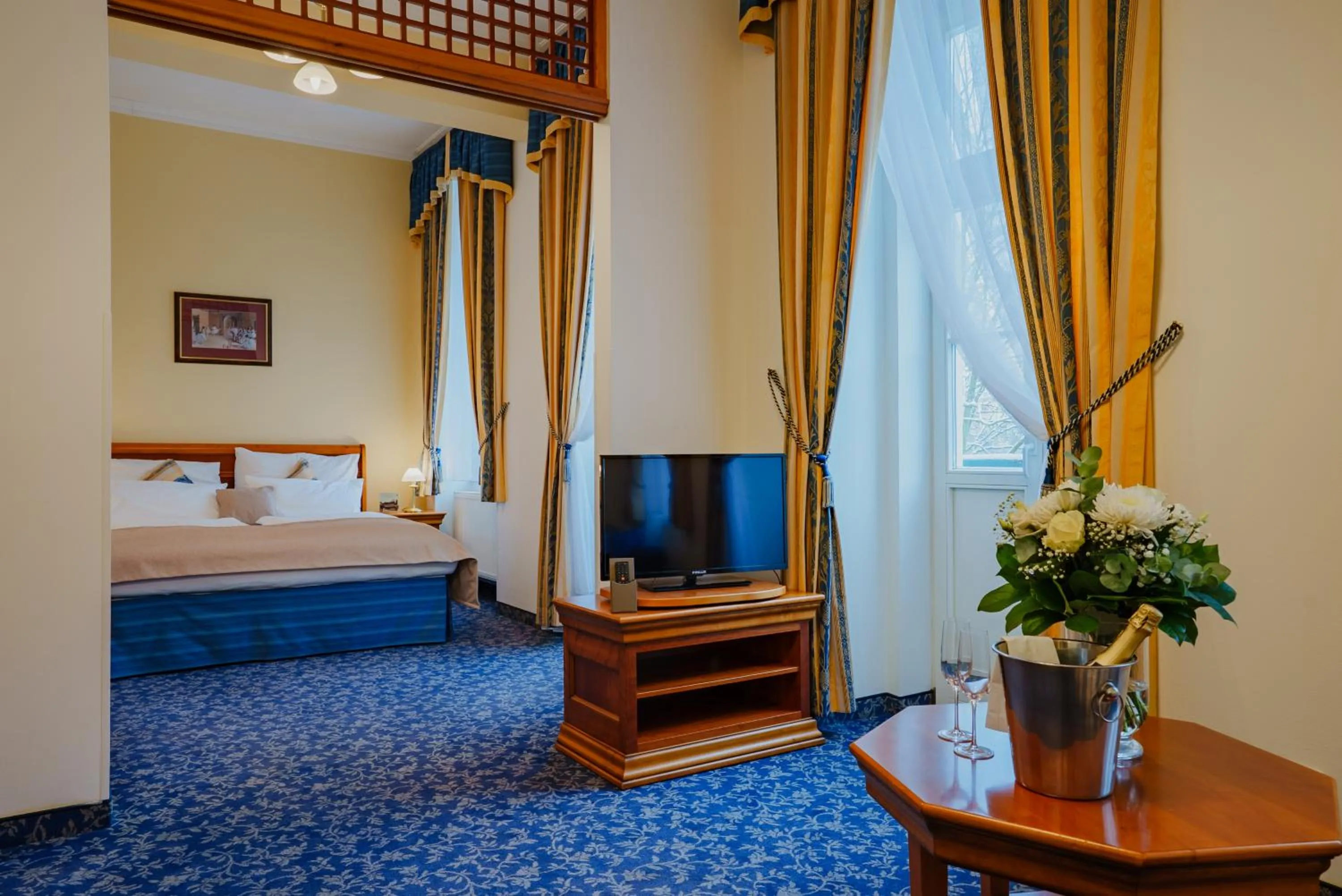 Bed in Hotel Ontario