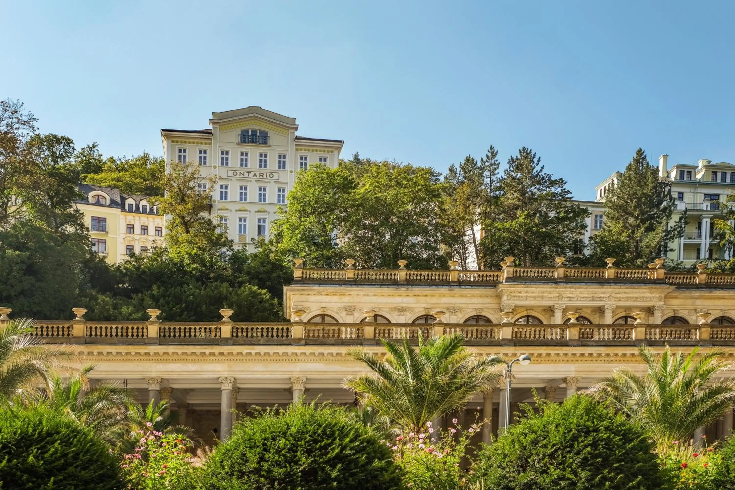 Property building in Hotel Ontario