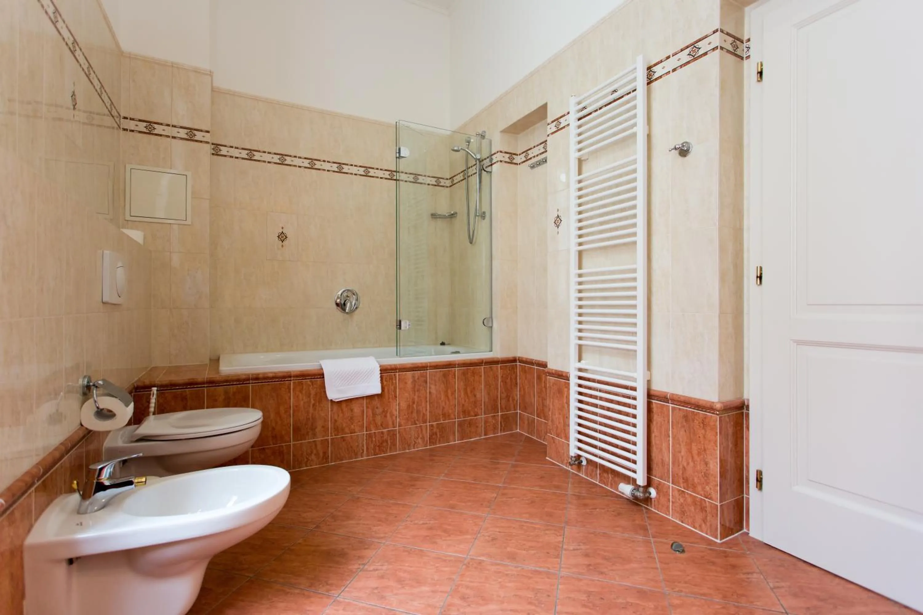 Toilet in Hotel Ontario