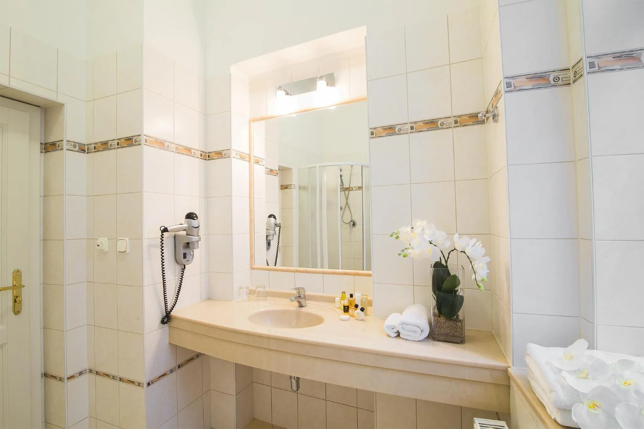 Bathroom in Hotel Ontario