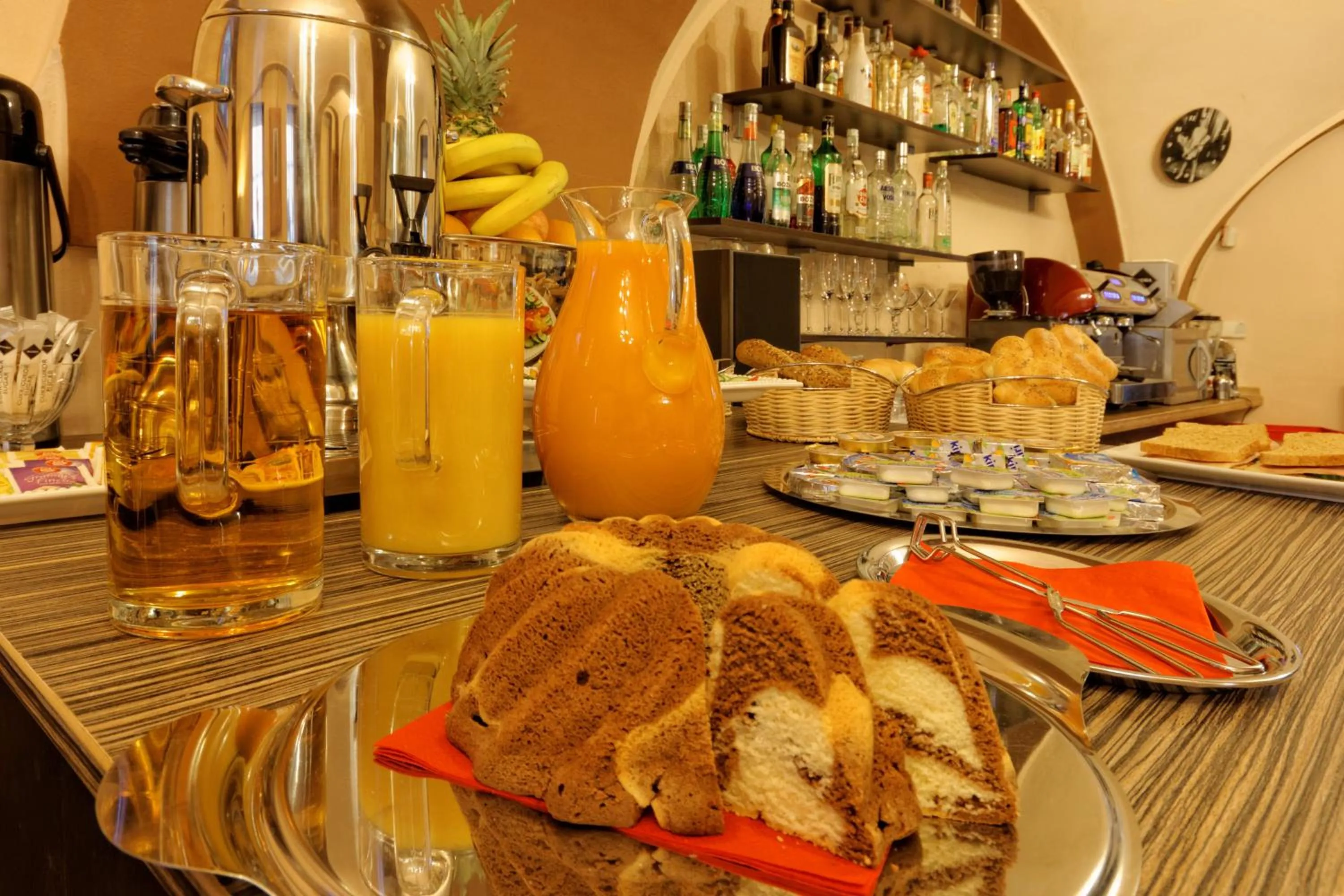 Restaurant/places to eat in Enjoy Inn