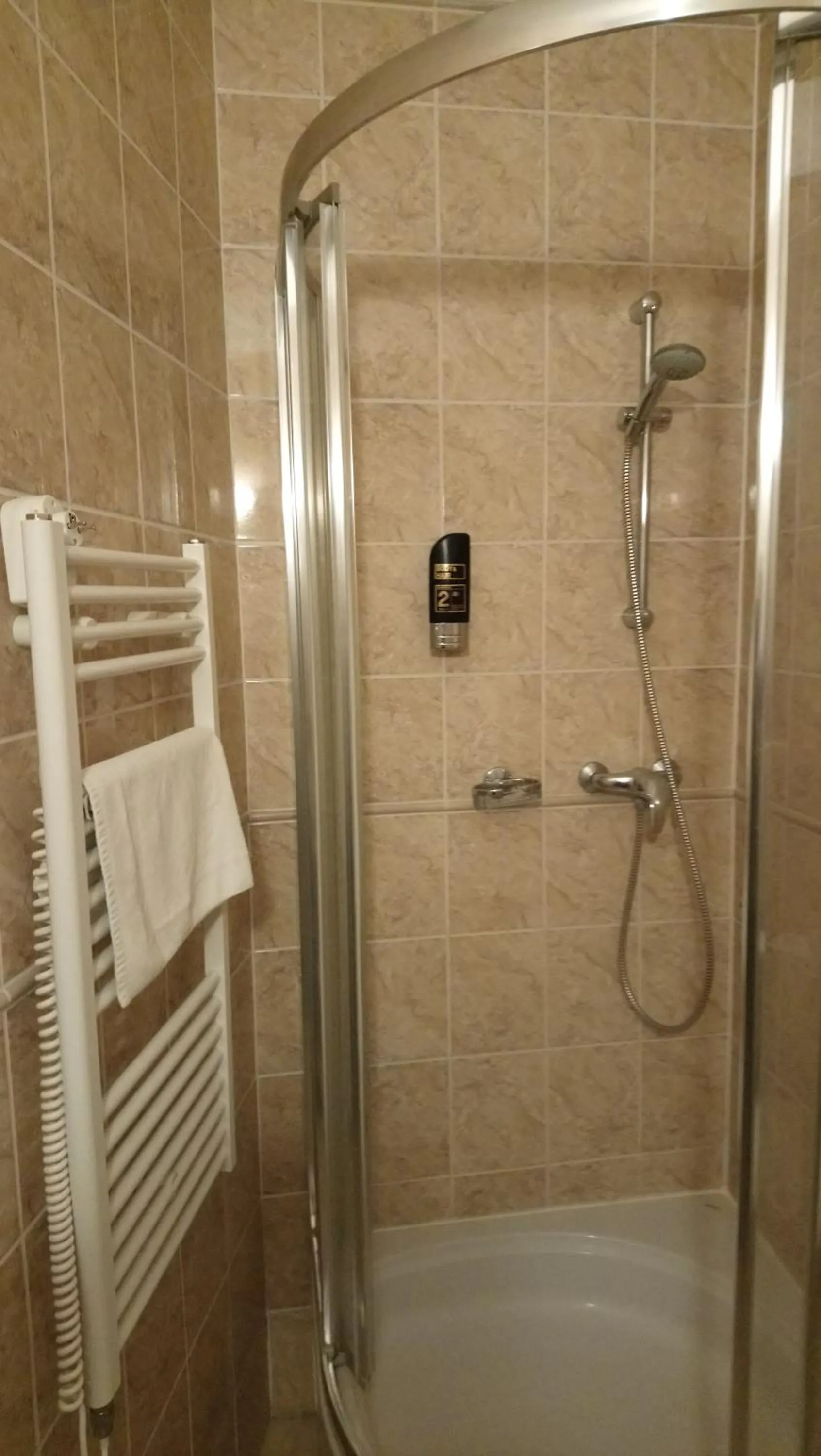 Shower in Enjoy Inn