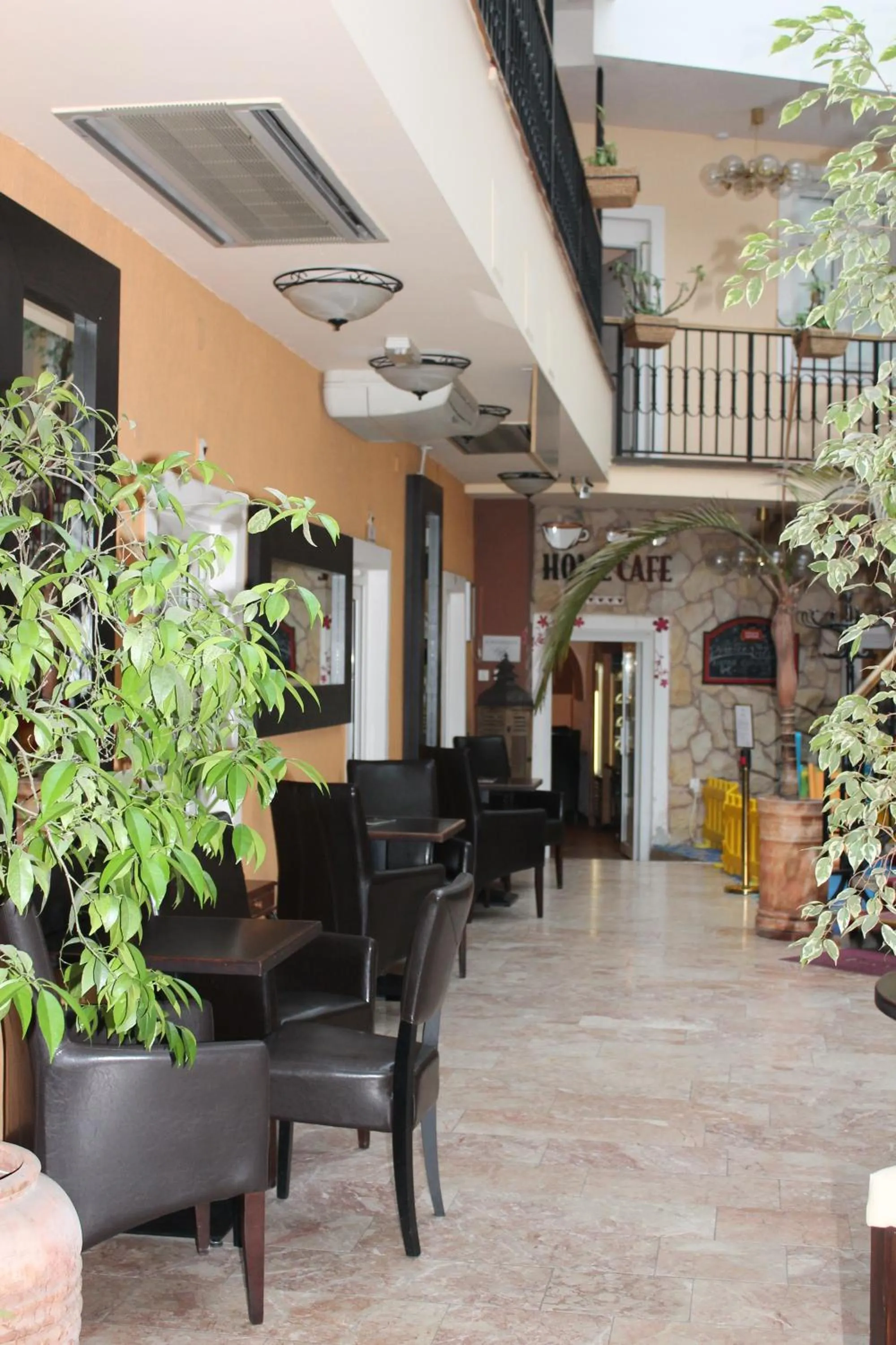 Restaurant/places to eat in Enjoy Inn