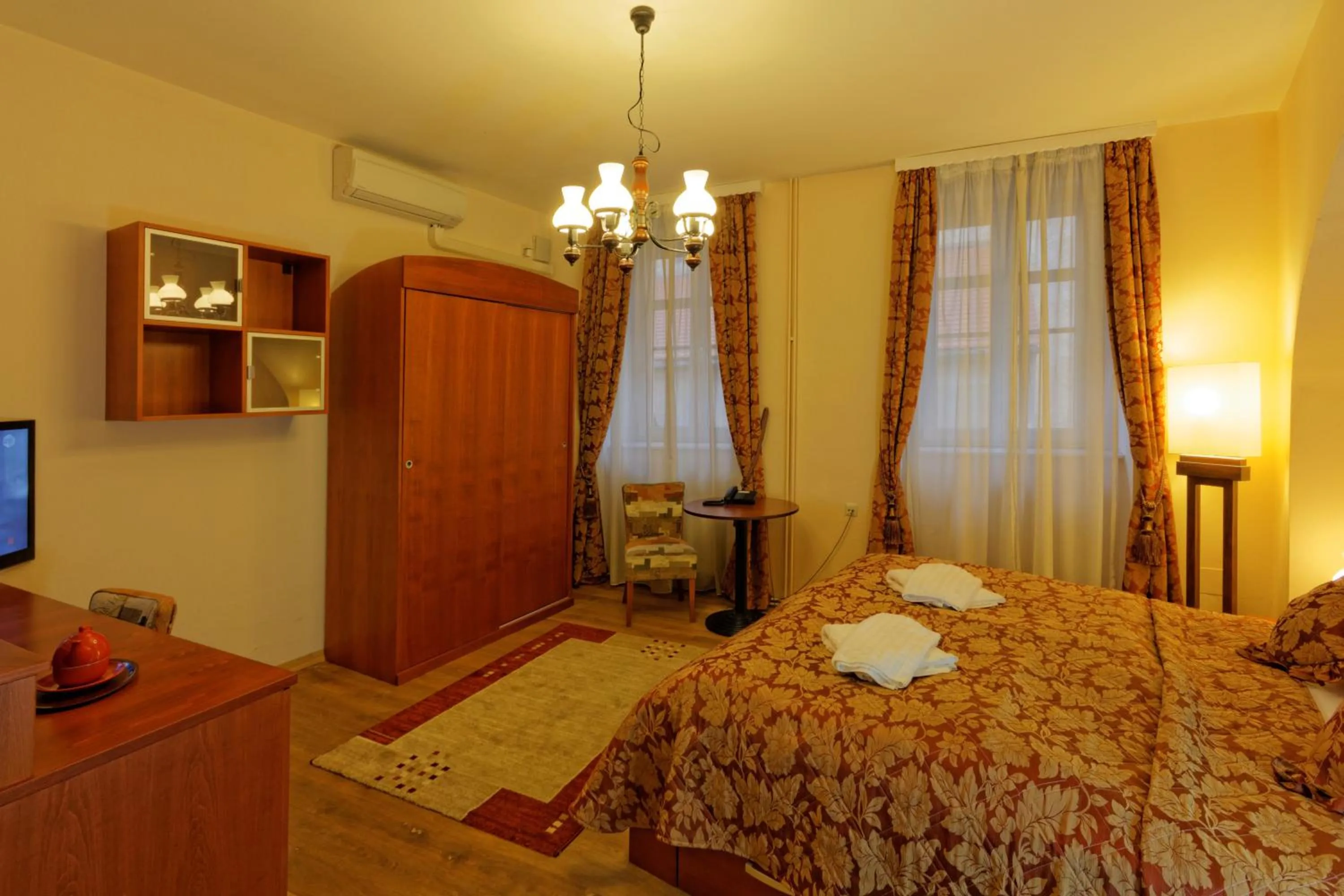 Photo of the whole room, Bed in Enjoy Inn