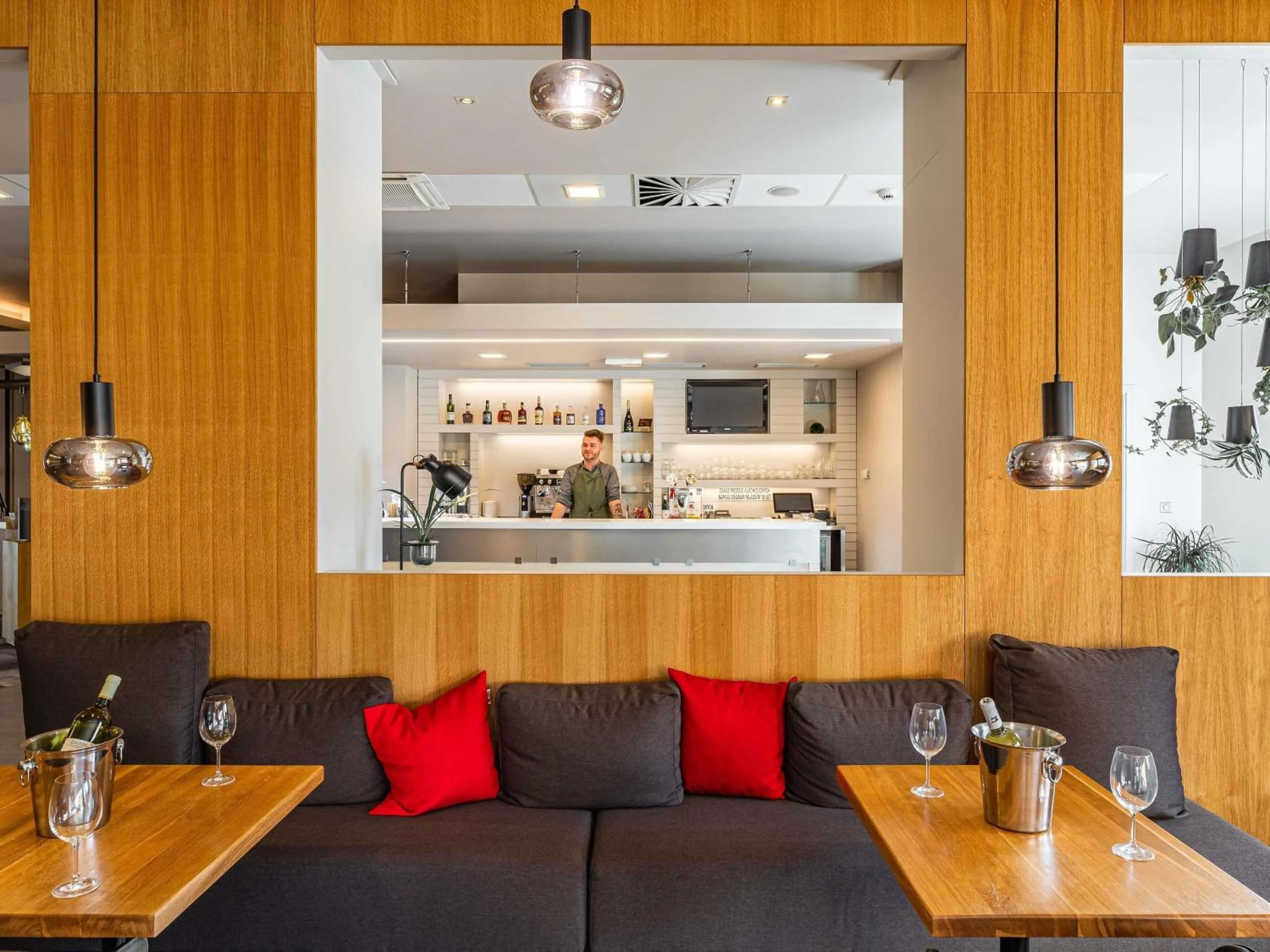 Restaurant/places to eat in Ibis Hotel Plzeň