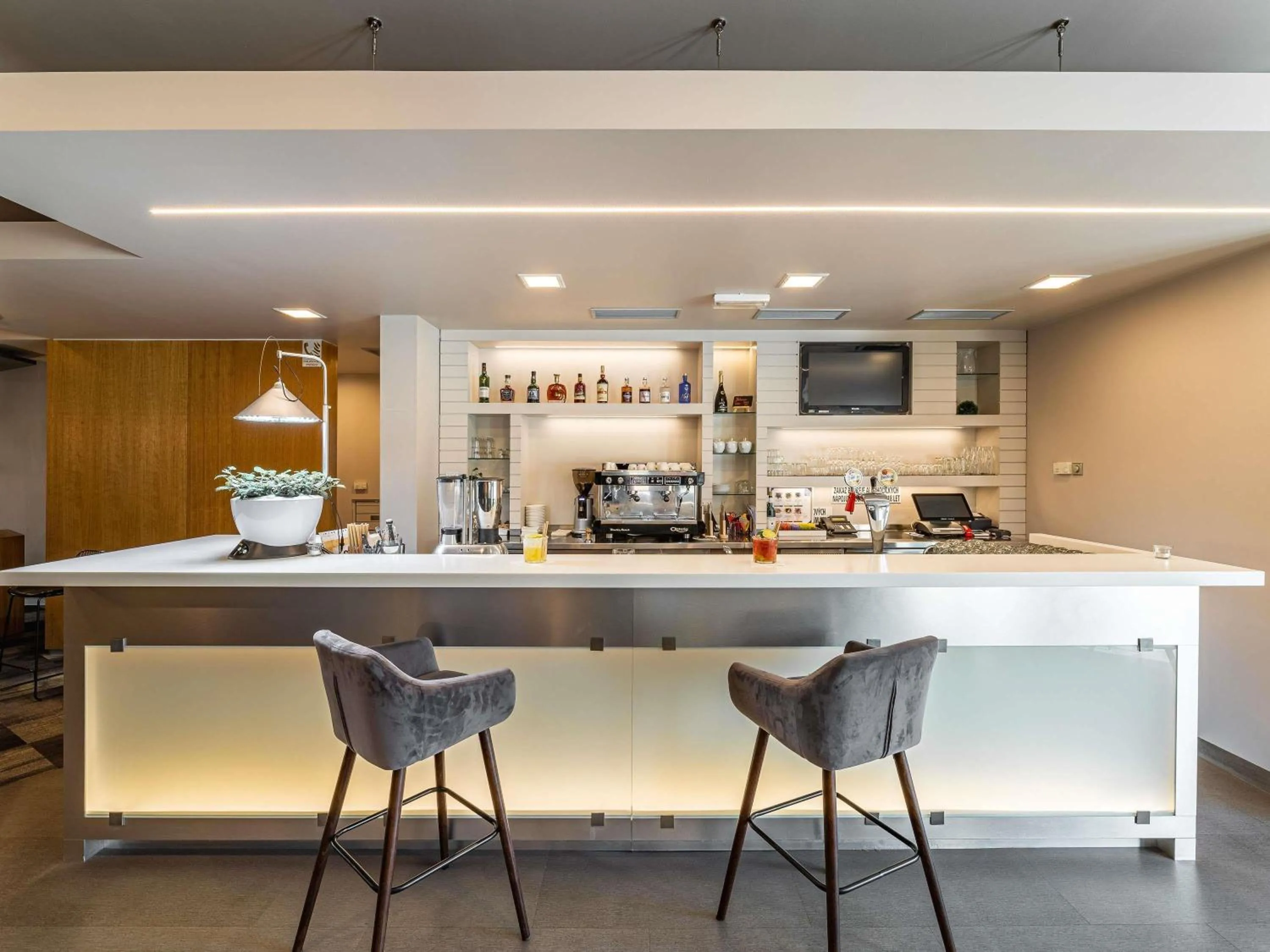 Lounge or bar in Ibis Hotel Plzeň