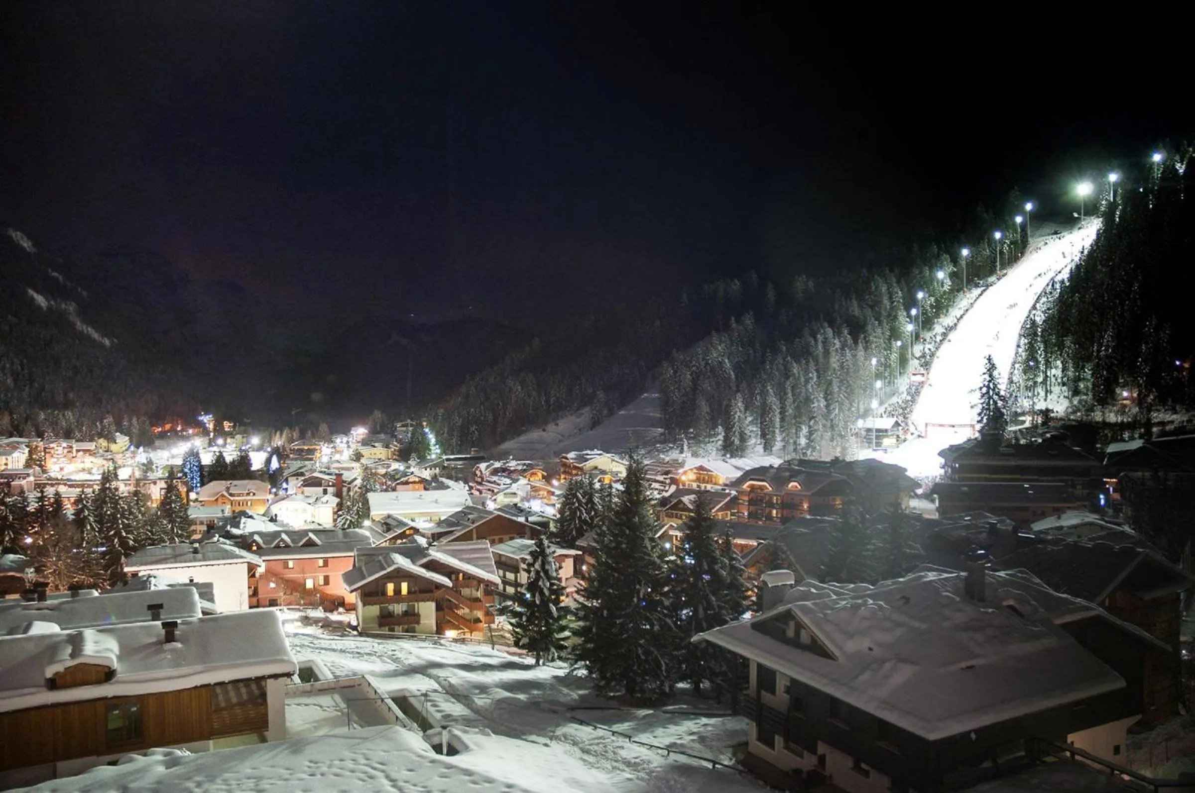 Night in Cristal Palace Hotel