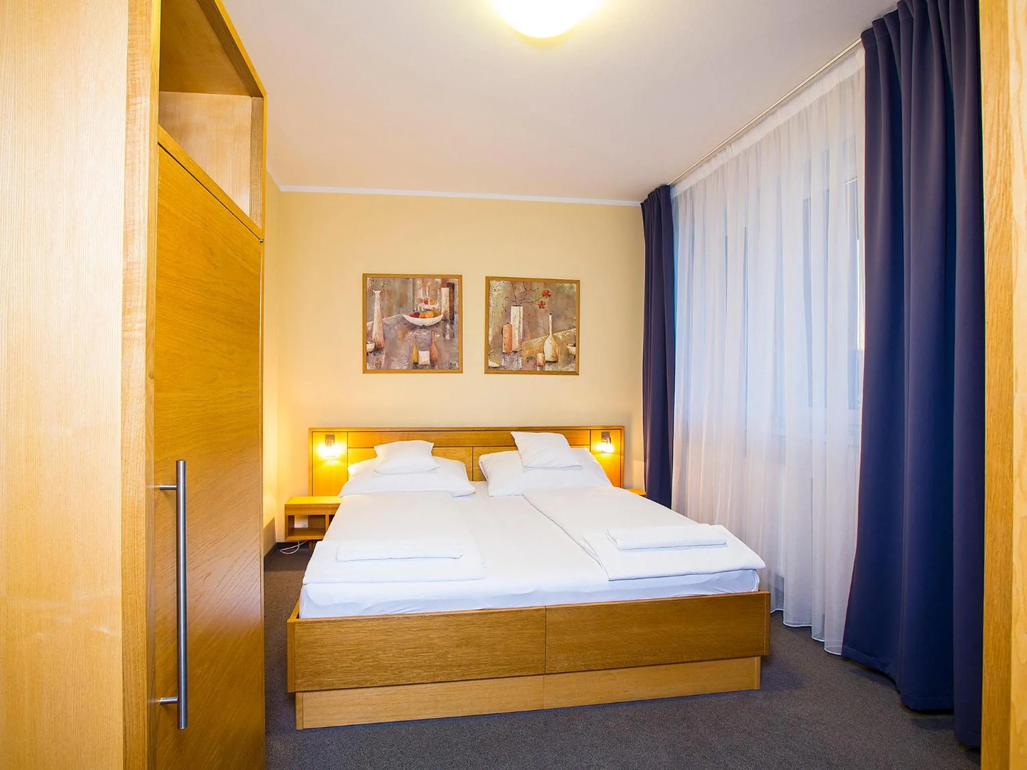 View (from property/room), Bed in Hotel Trend