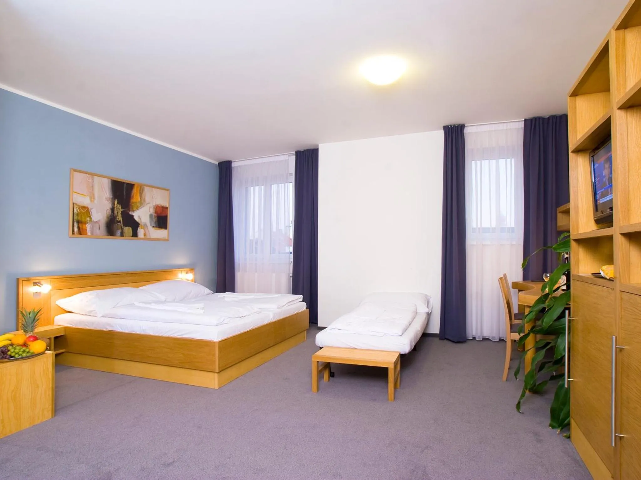 TV and multimedia, Bed in Hotel Trend