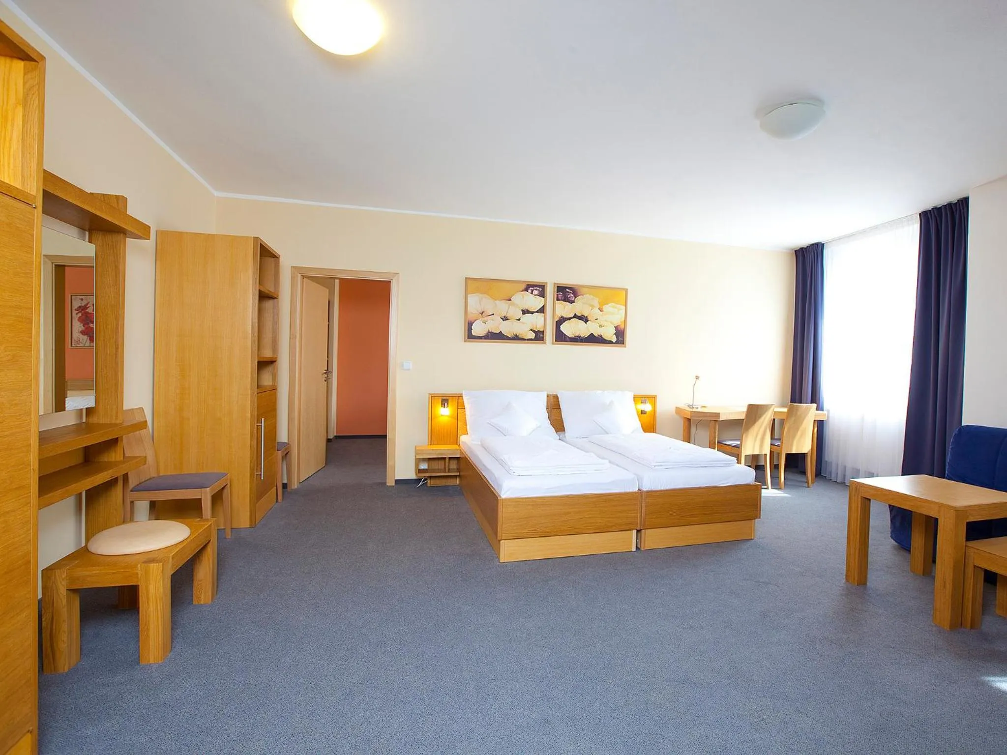 Bedroom, Bed in Hotel Trend