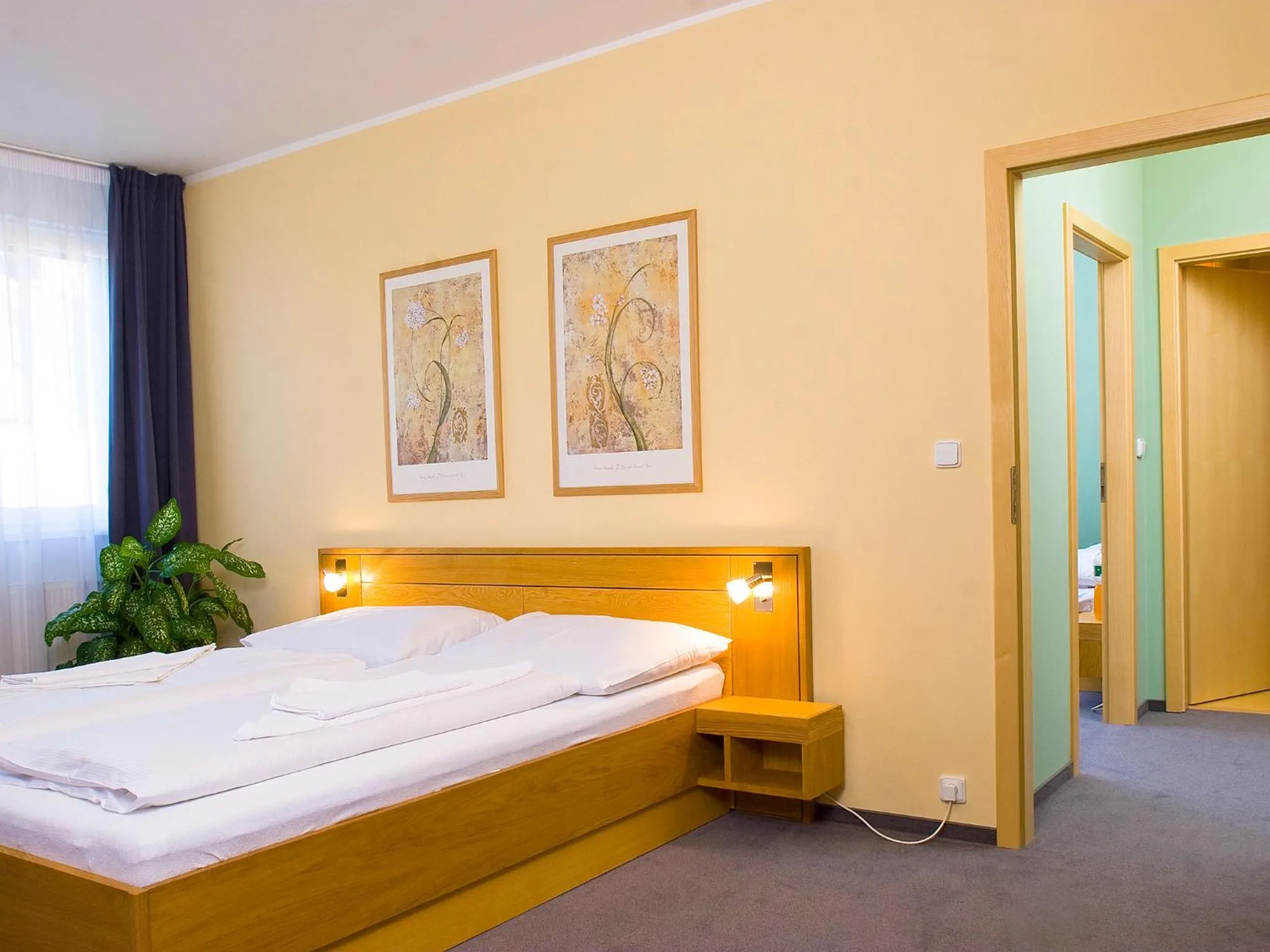 TV and multimedia, Bed in Hotel Trend