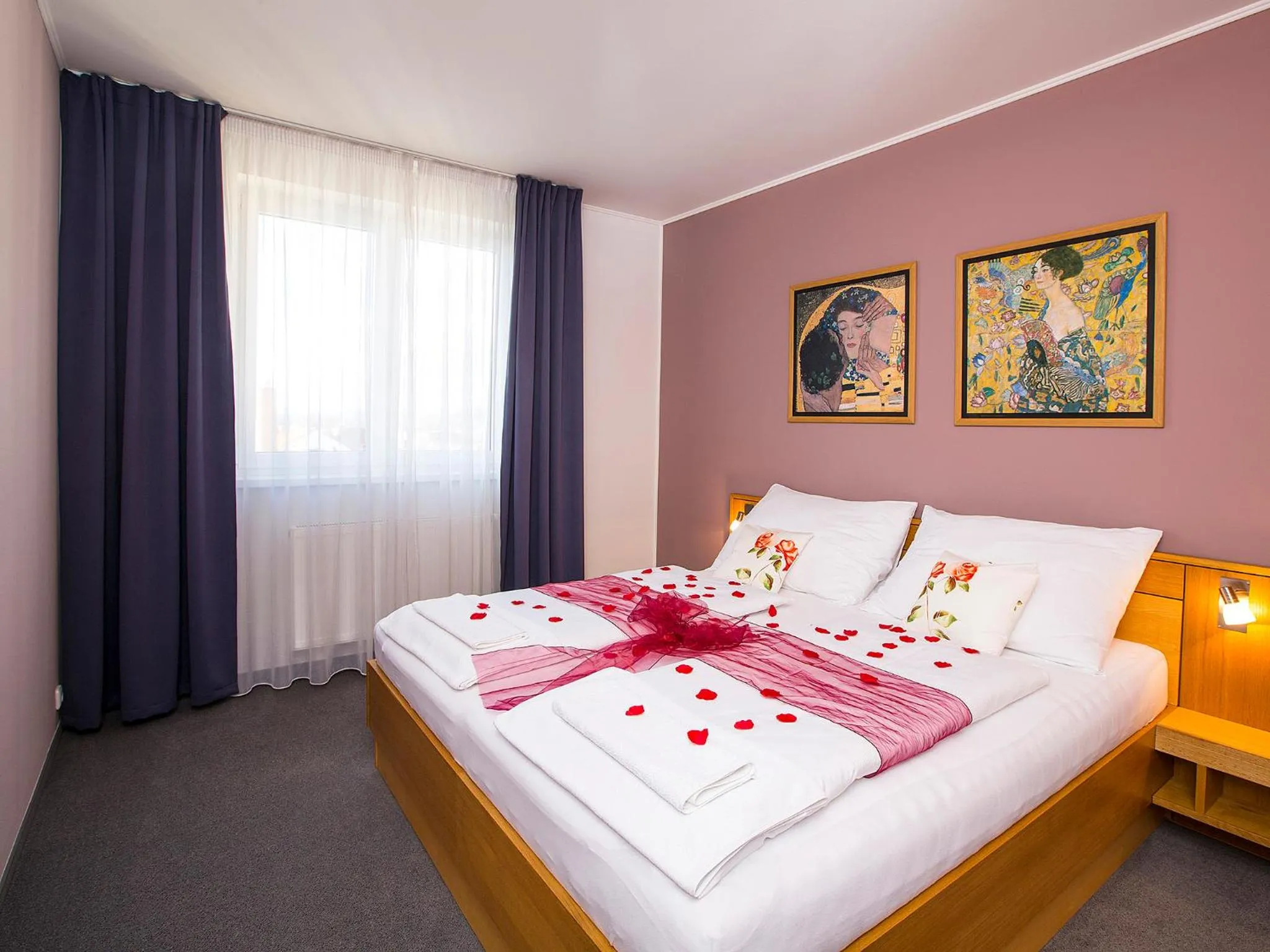 Living room, Bed in Hotel Trend