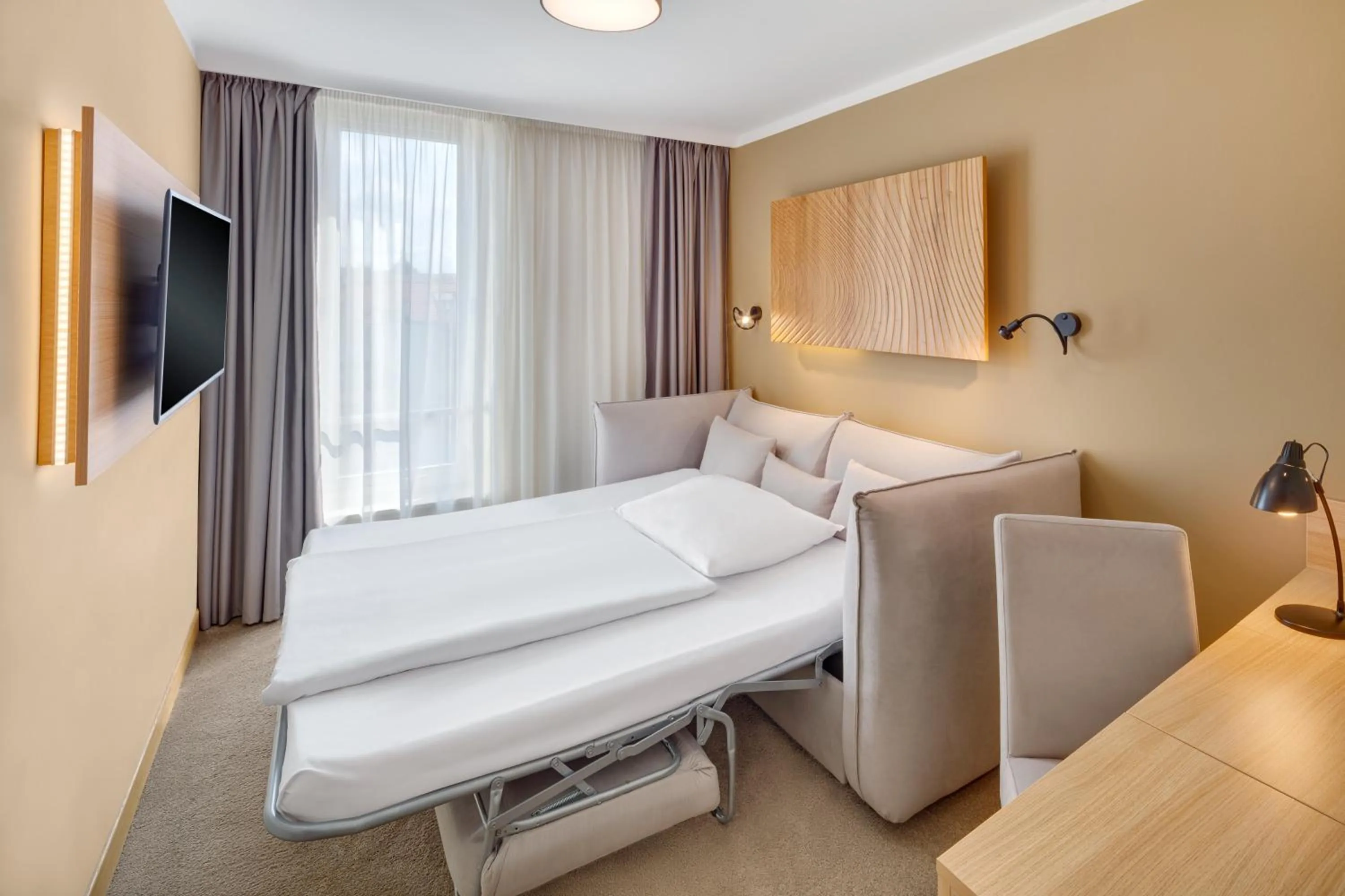 Photo of the whole room, Bed in Hotel Clement