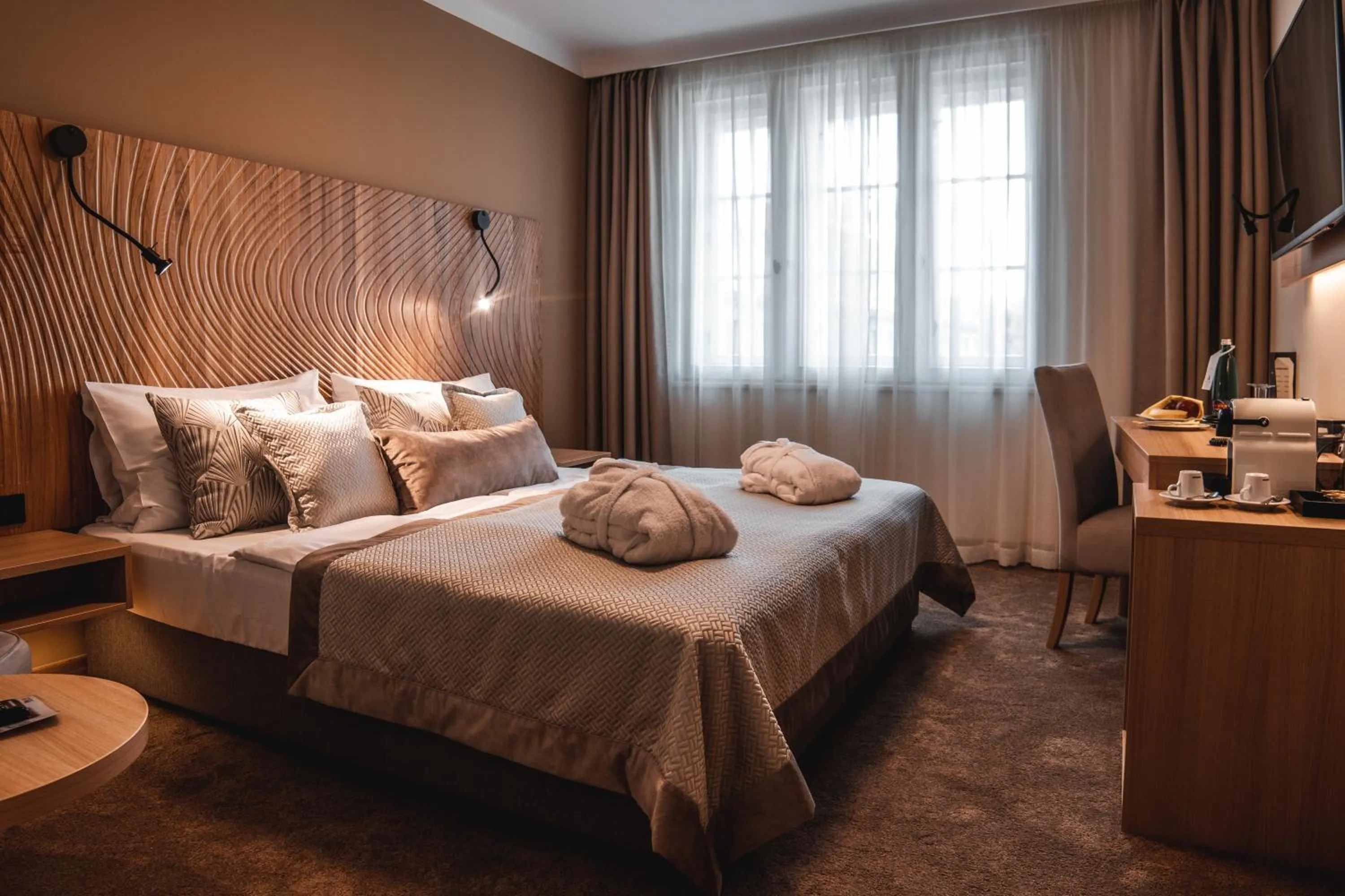 Photo of the whole room, Bed in Hotel Clement