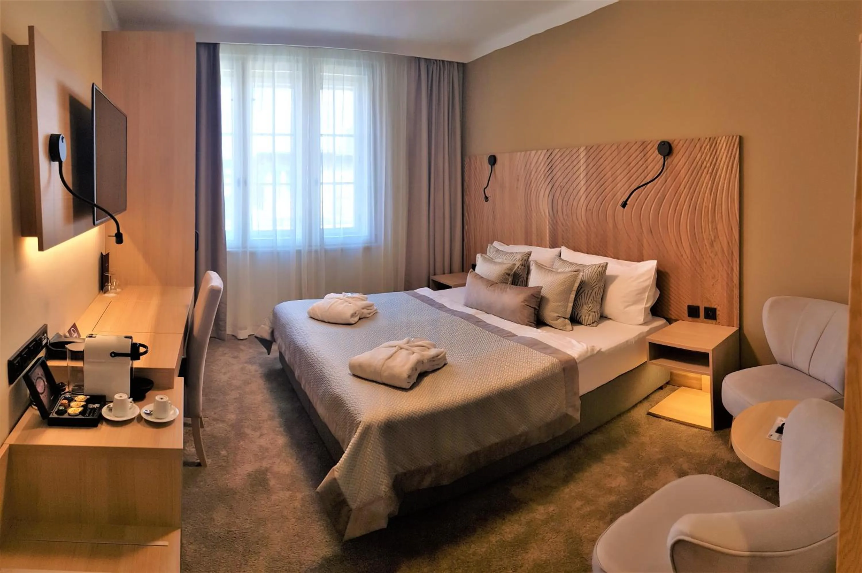 Photo of the whole room, Bed in Hotel Clement