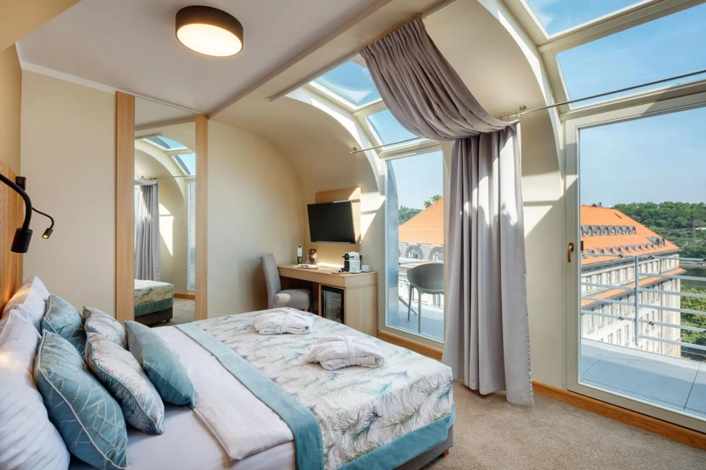 Coffee/tea facilities, Bed in Hotel Clement