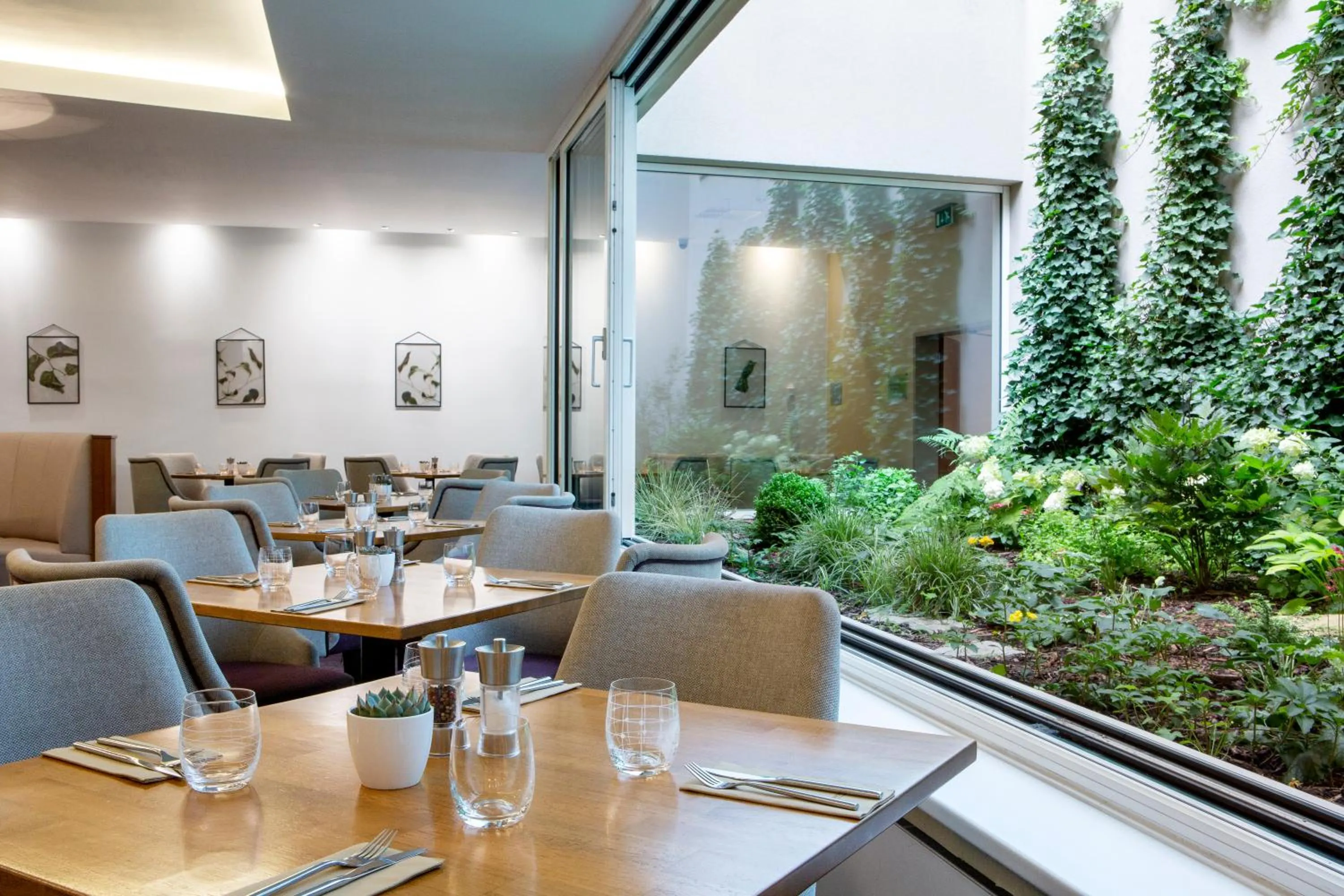 Restaurant/places to eat in Botanique Hotel Prague