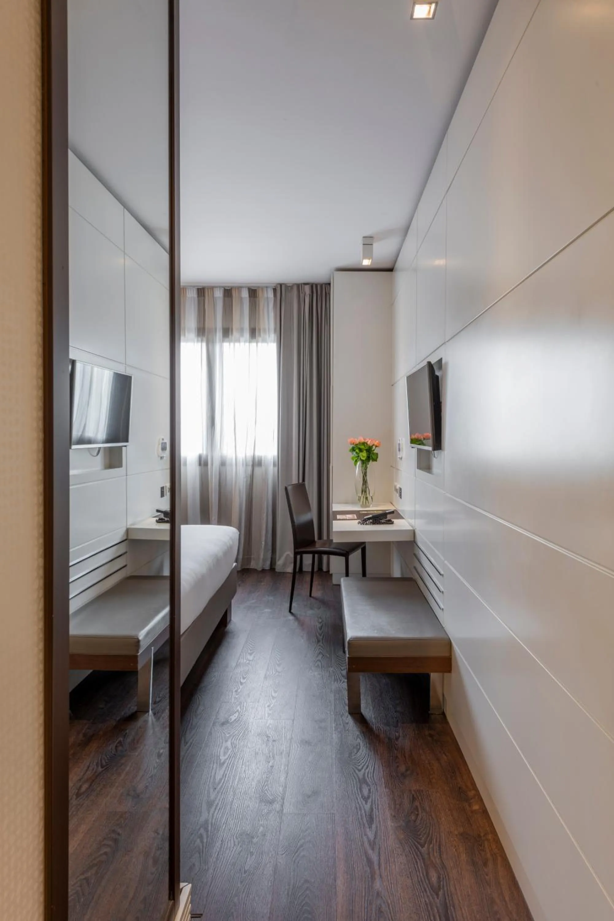 Bedroom, Bed in H10 Roma Città