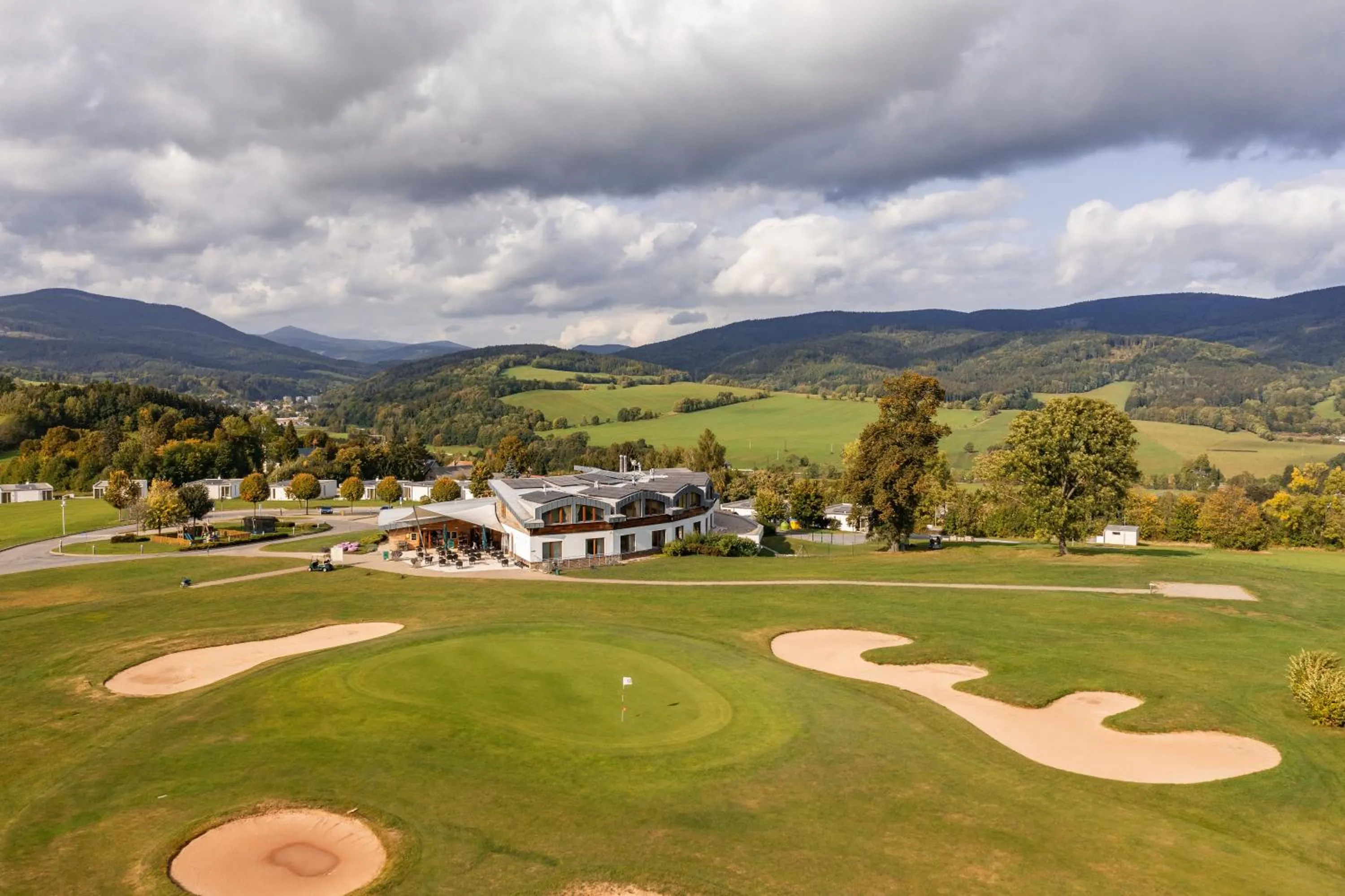 Property building in Grund Resort Golf and Ski