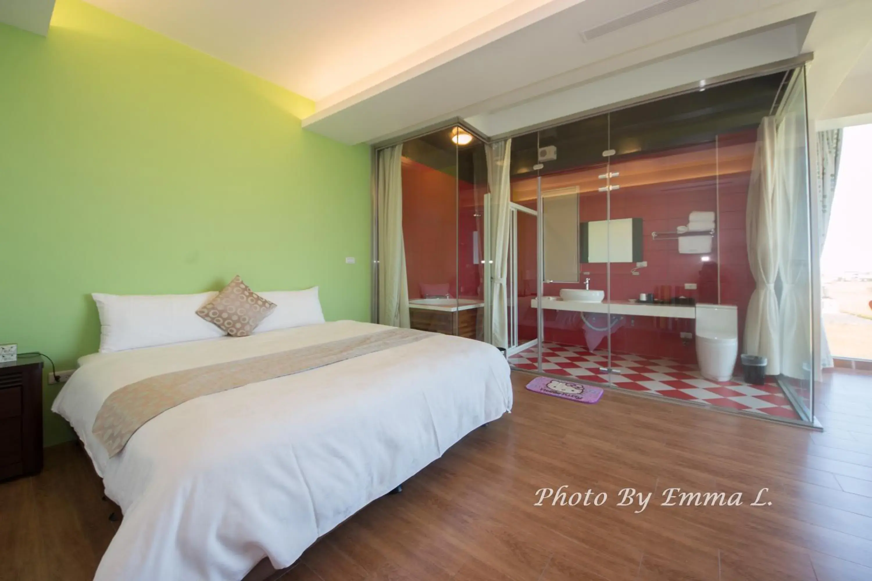 King Room with Garden View in Colorful Fish Cottage King Room with Garden View in Colorful Fish Cottage