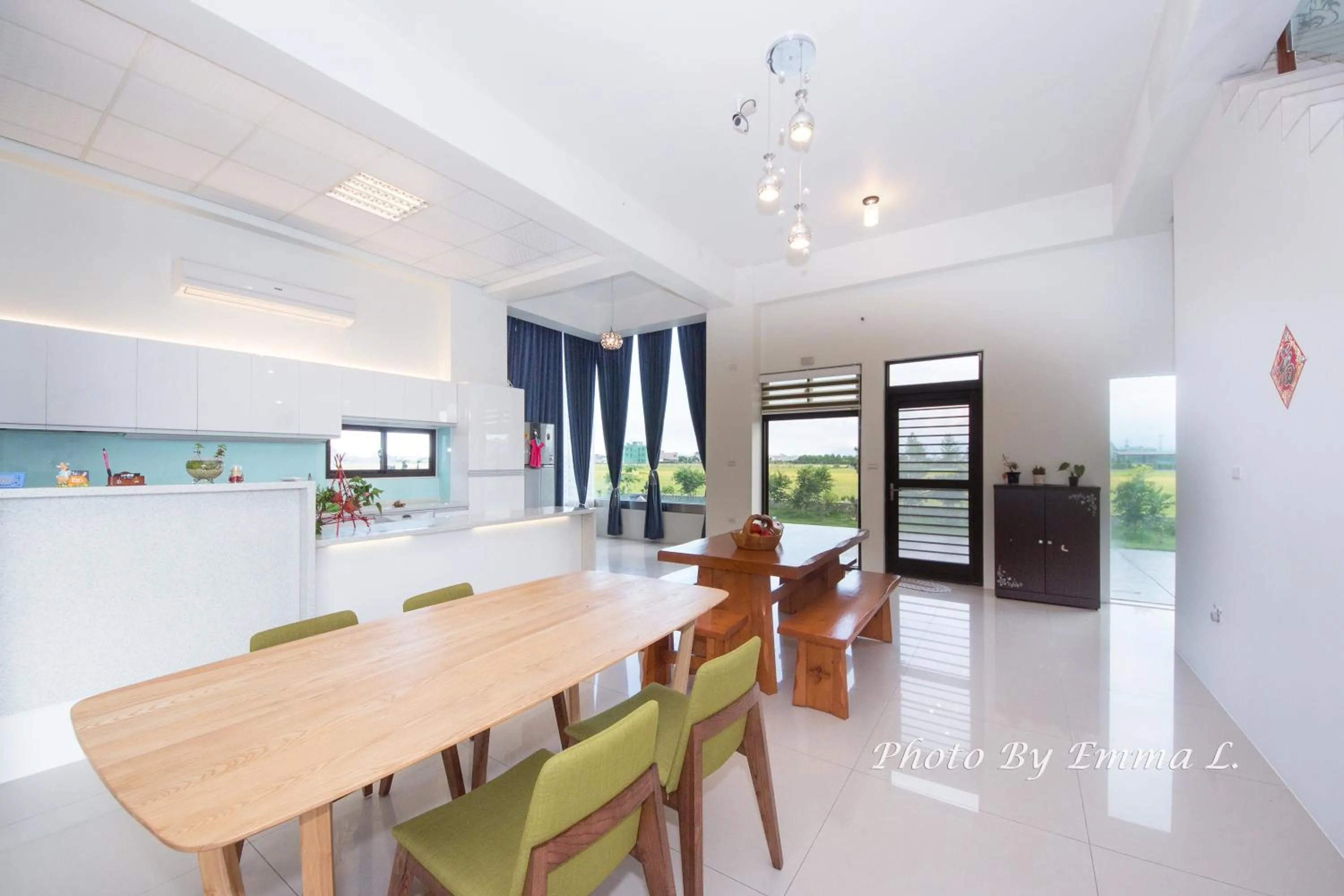 Dining area in Colorful Fish Cottage