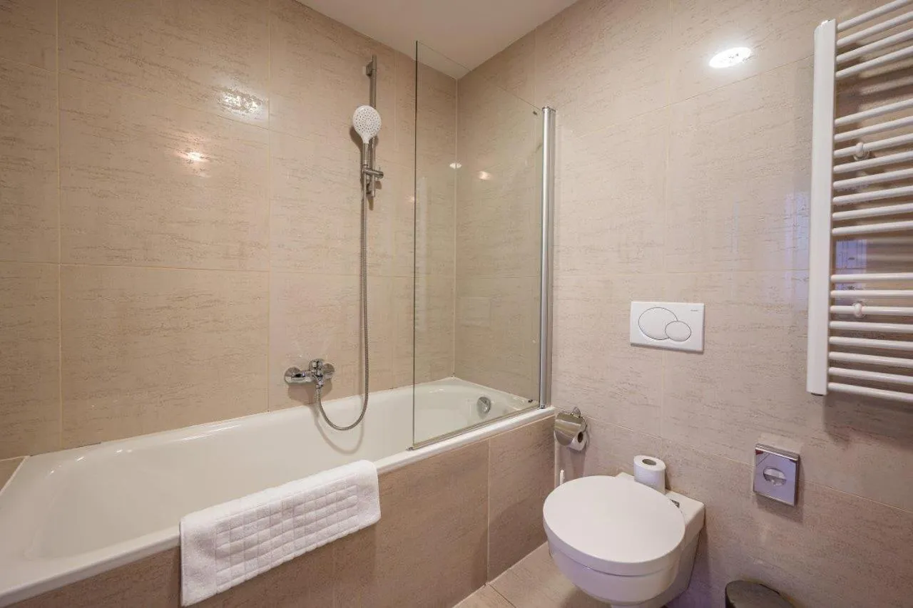 Bathroom in Ruby Blue