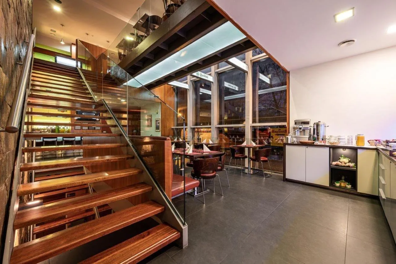 Restaurant/places to eat in Ruby Blue