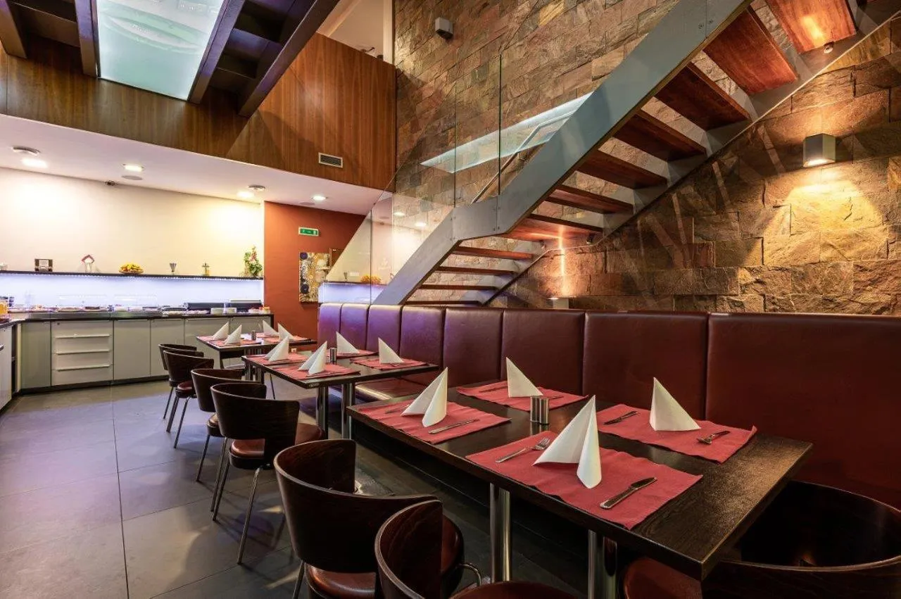 Restaurant/places to eat in Ruby Blue