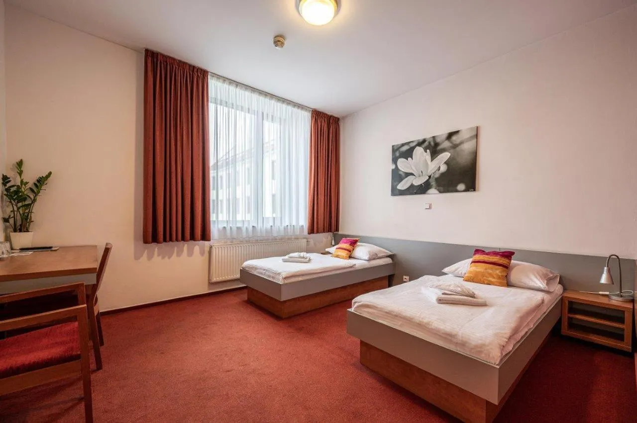 Photo of the whole room, Bed in Ruby Blue