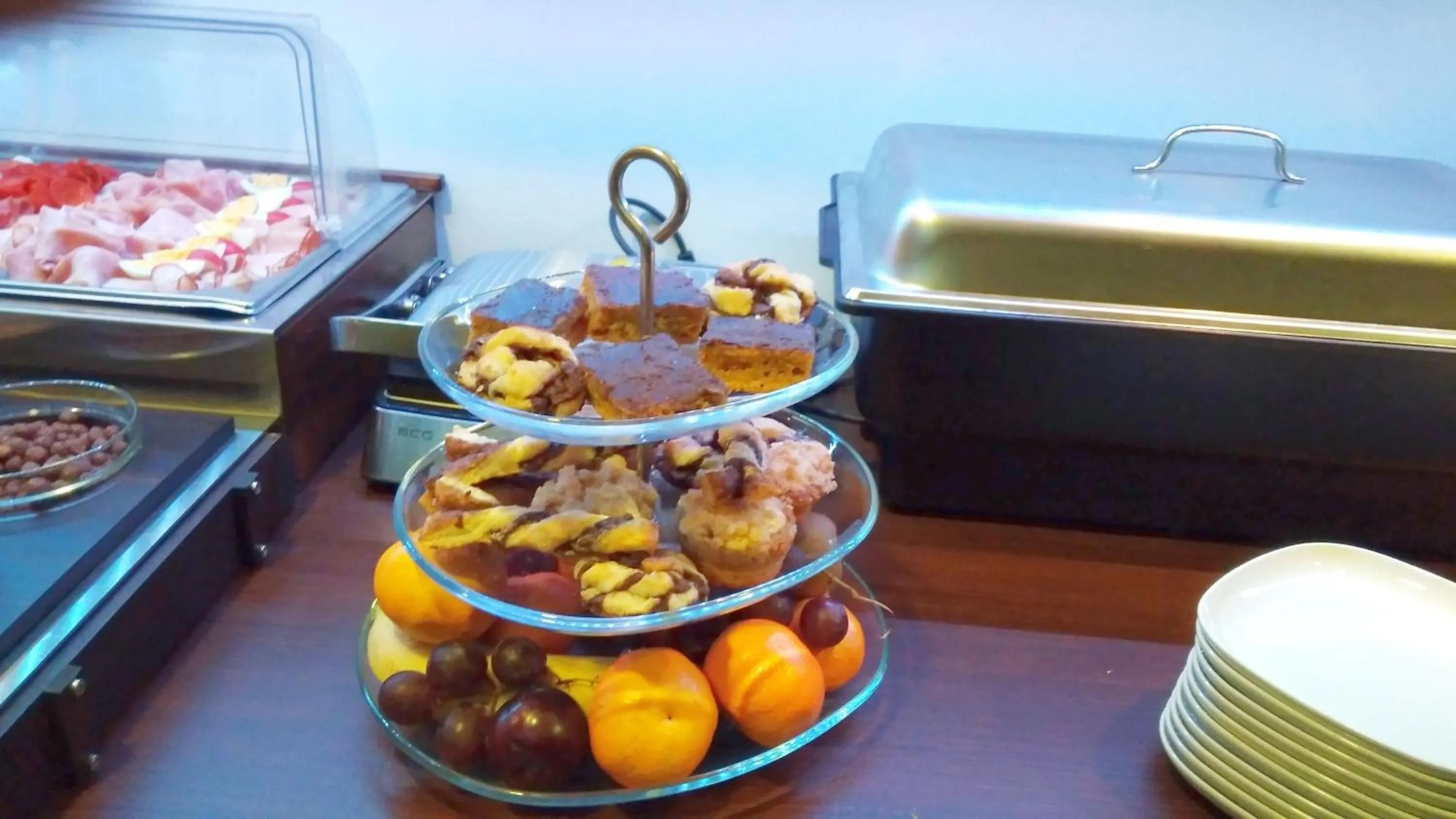 Buffet breakfast in Ruby Blue