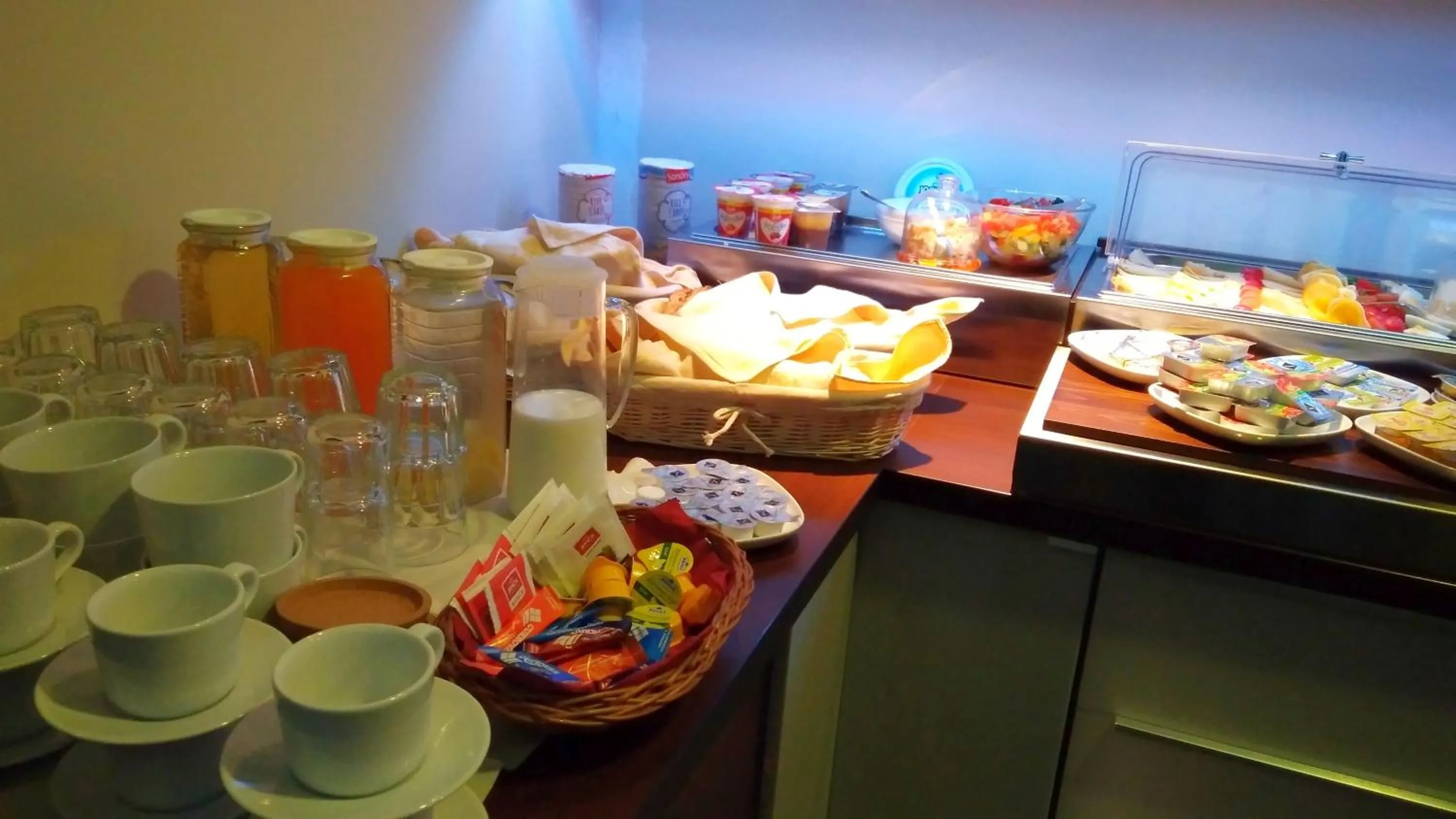 Buffet breakfast in Ruby Blue