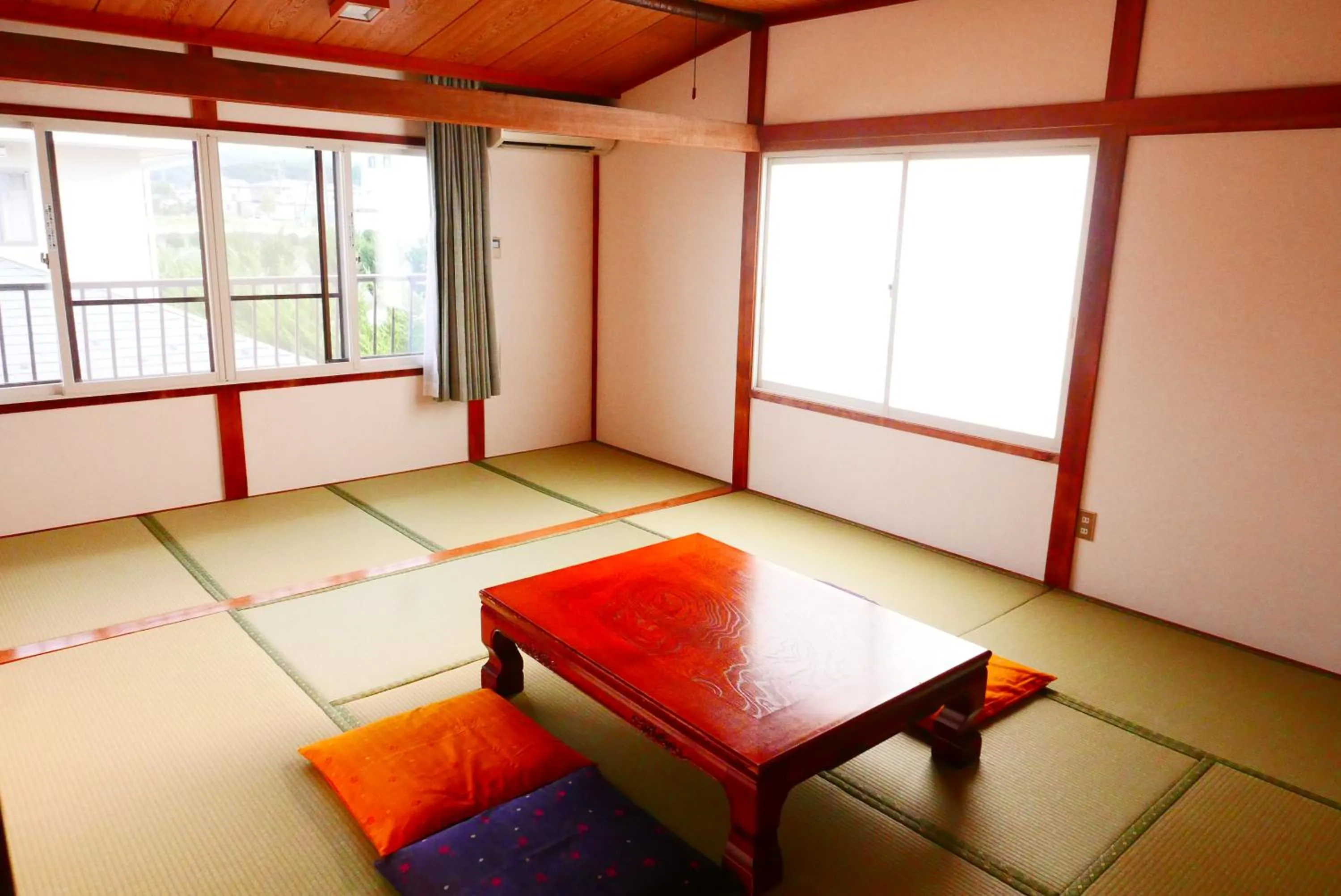Photo of the whole room in K's House Fuji View - Travelers Hostel