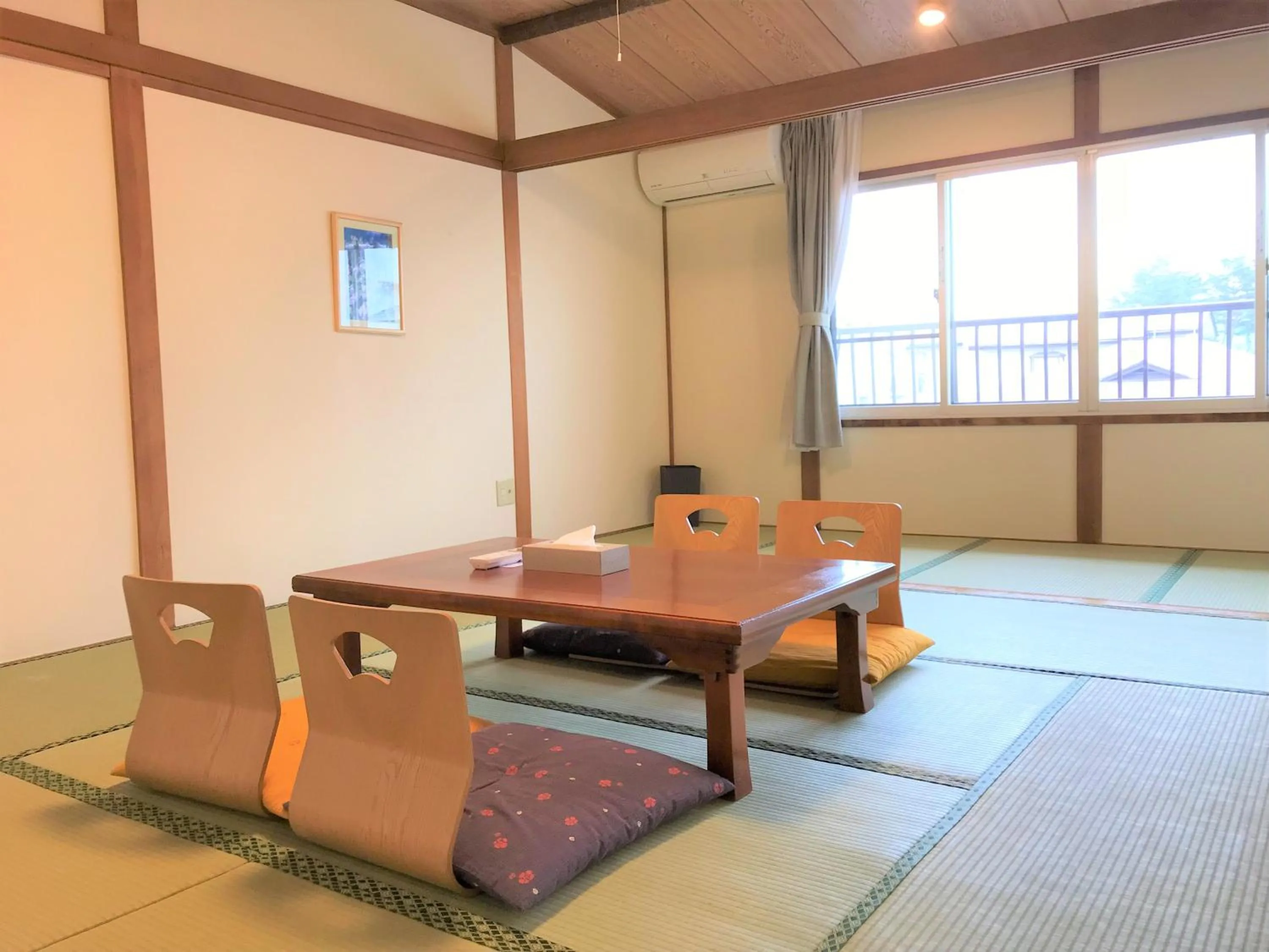 Photo of the whole room in K's House Fuji View - Travelers Hostel