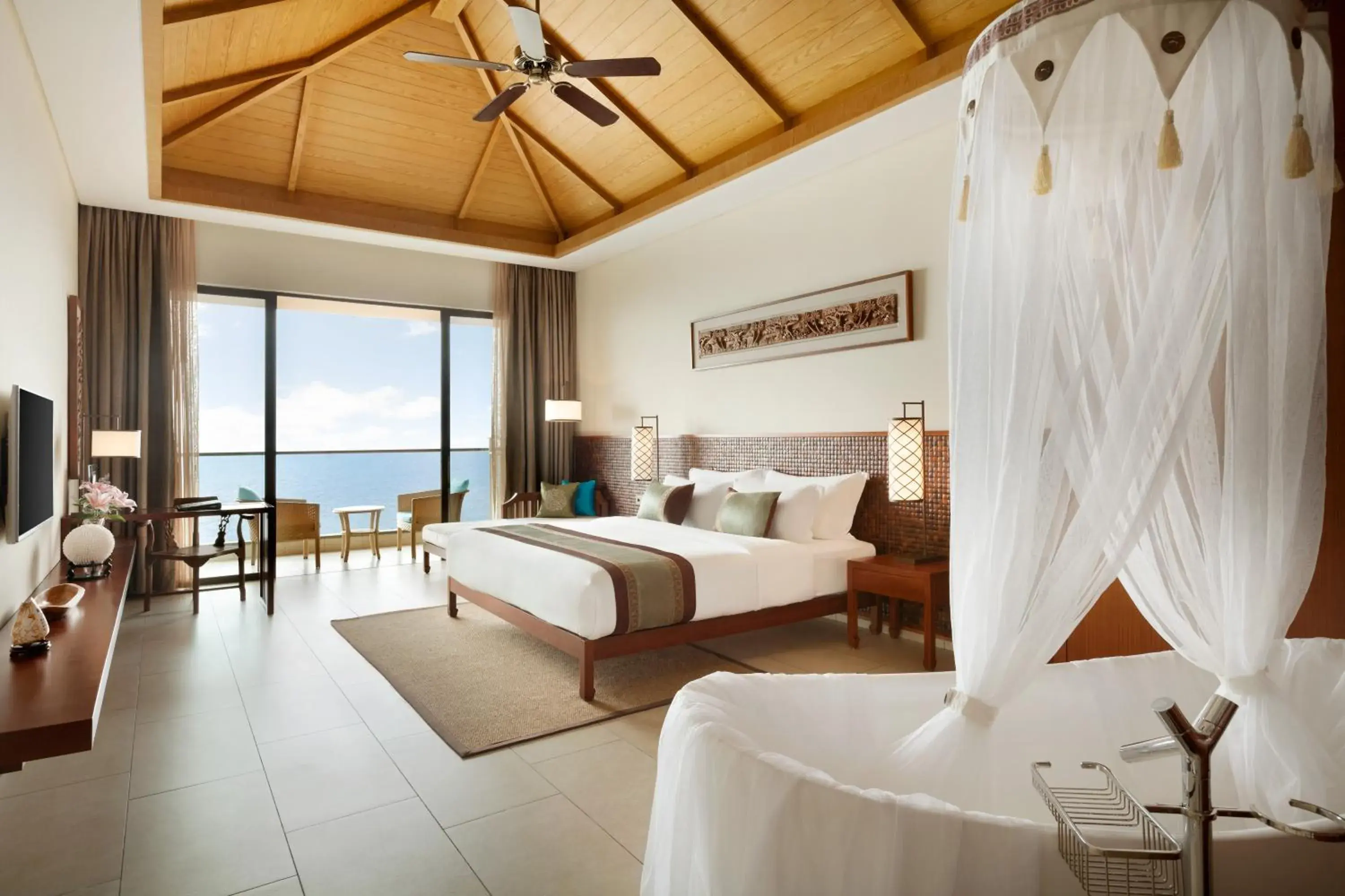 1 King Bed, Premium Room, Sea View, Smoking in Wyndham Maoming 1 King Bed, Premium Room, Sea View, Smoking in Wyndham Maoming