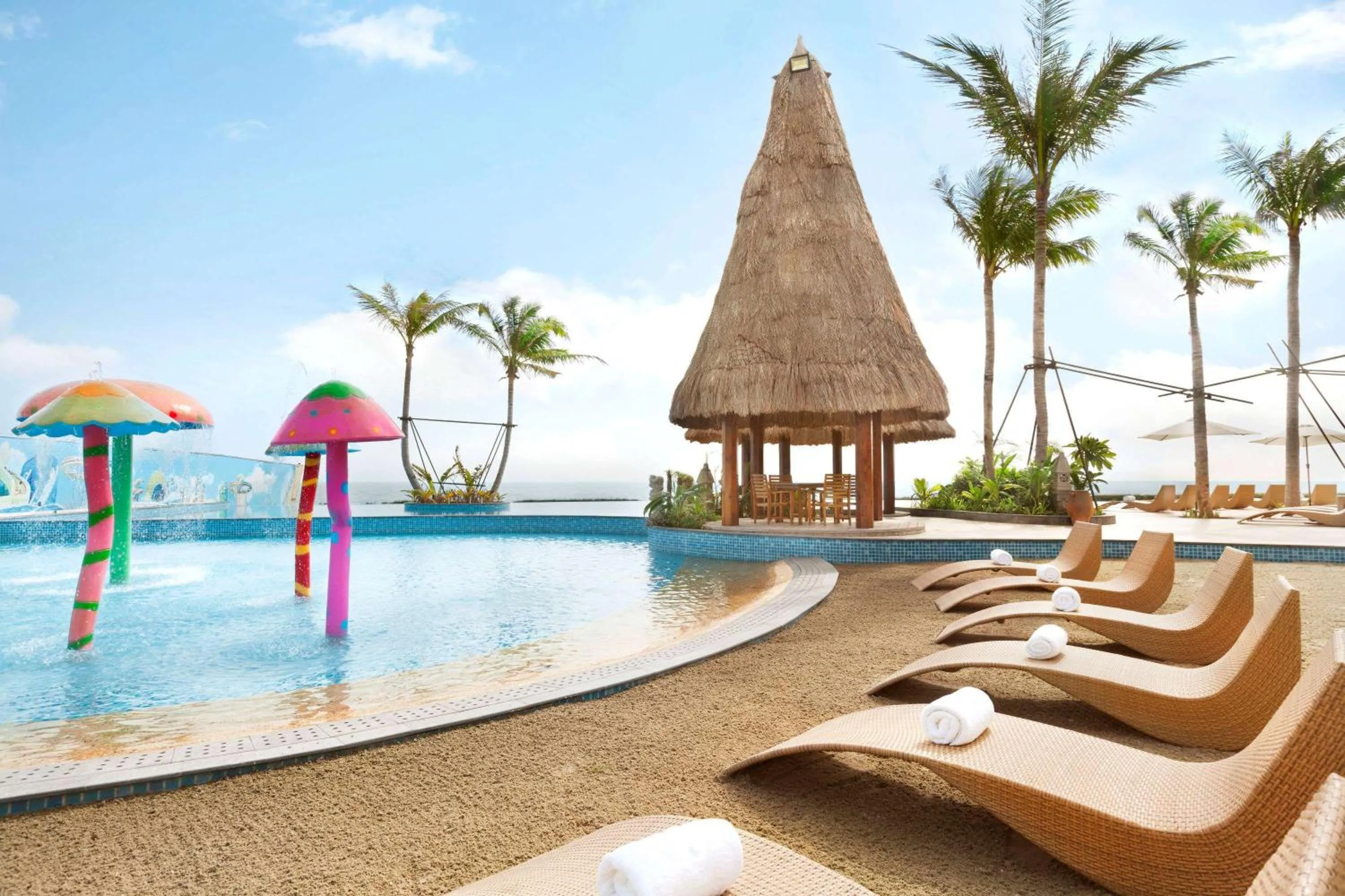 On site, Swimming Pool in Wyndham Maoming