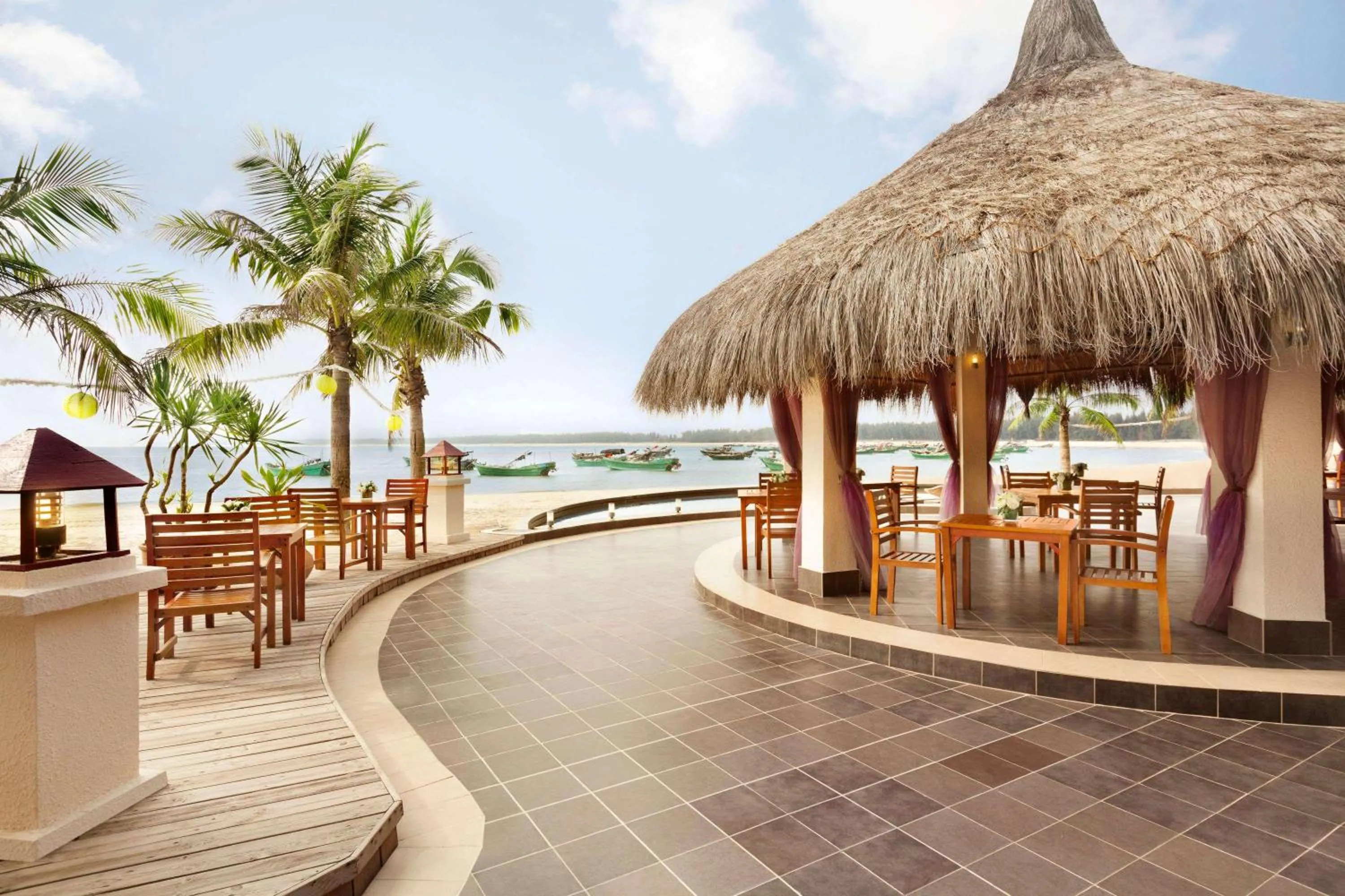 Lounge or bar in Wyndham Maoming