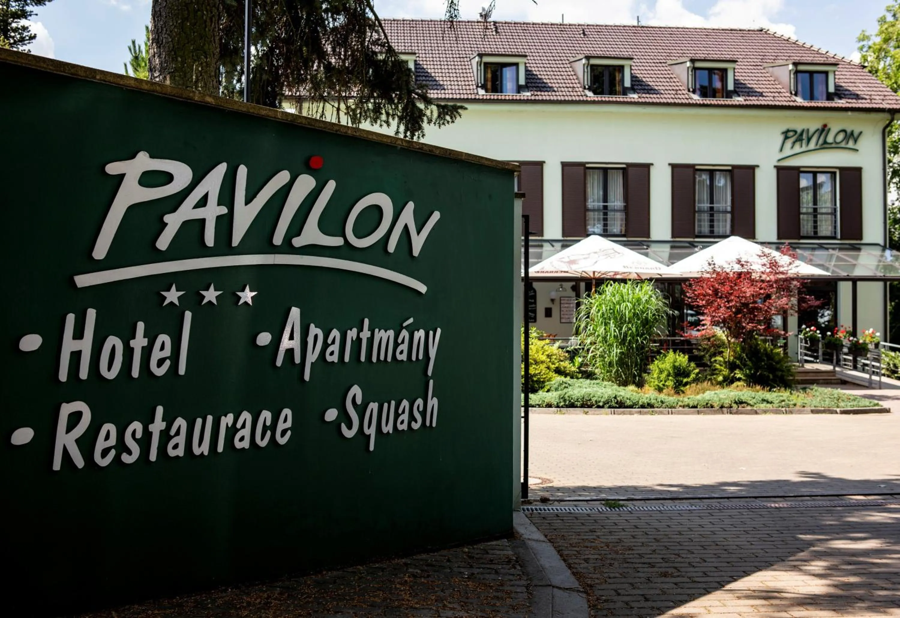 Facade/entrance in Pavilon