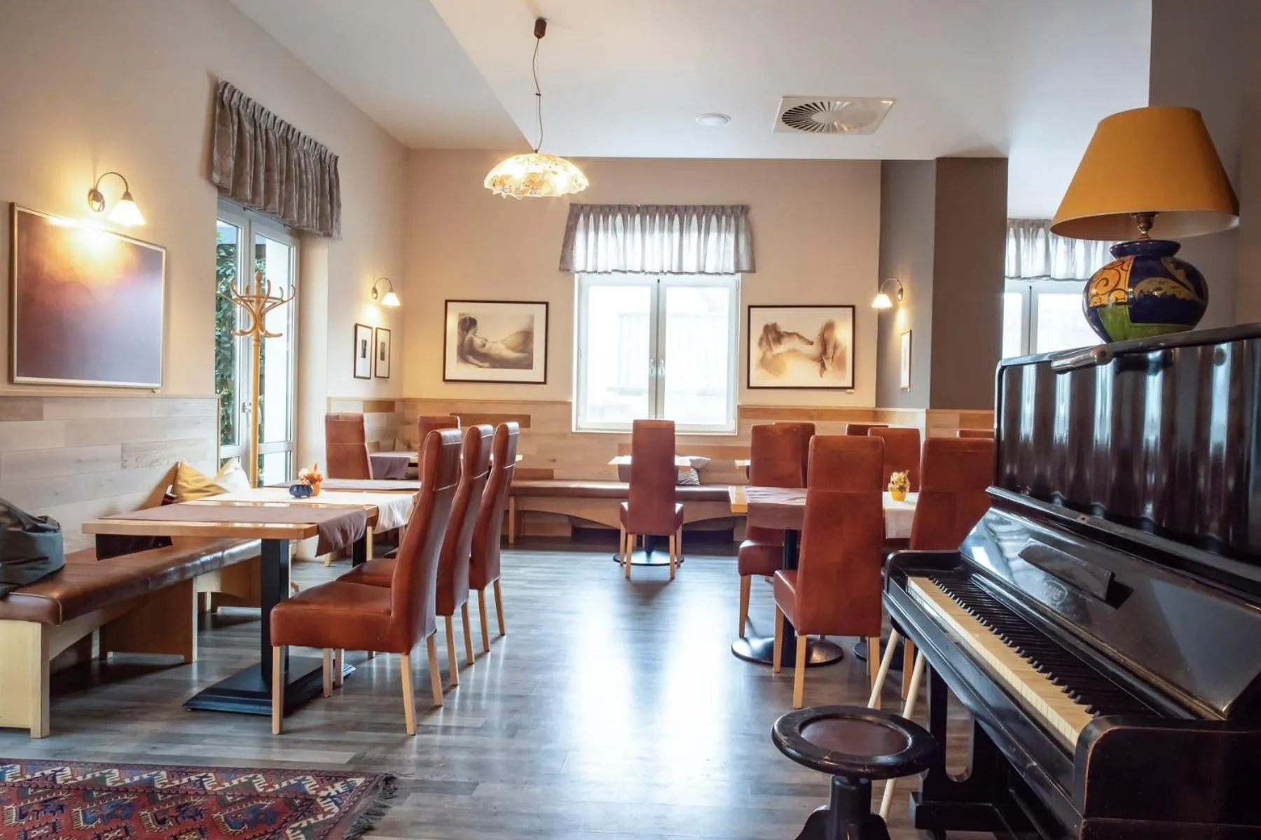 Restaurant/places to eat in Pavilon