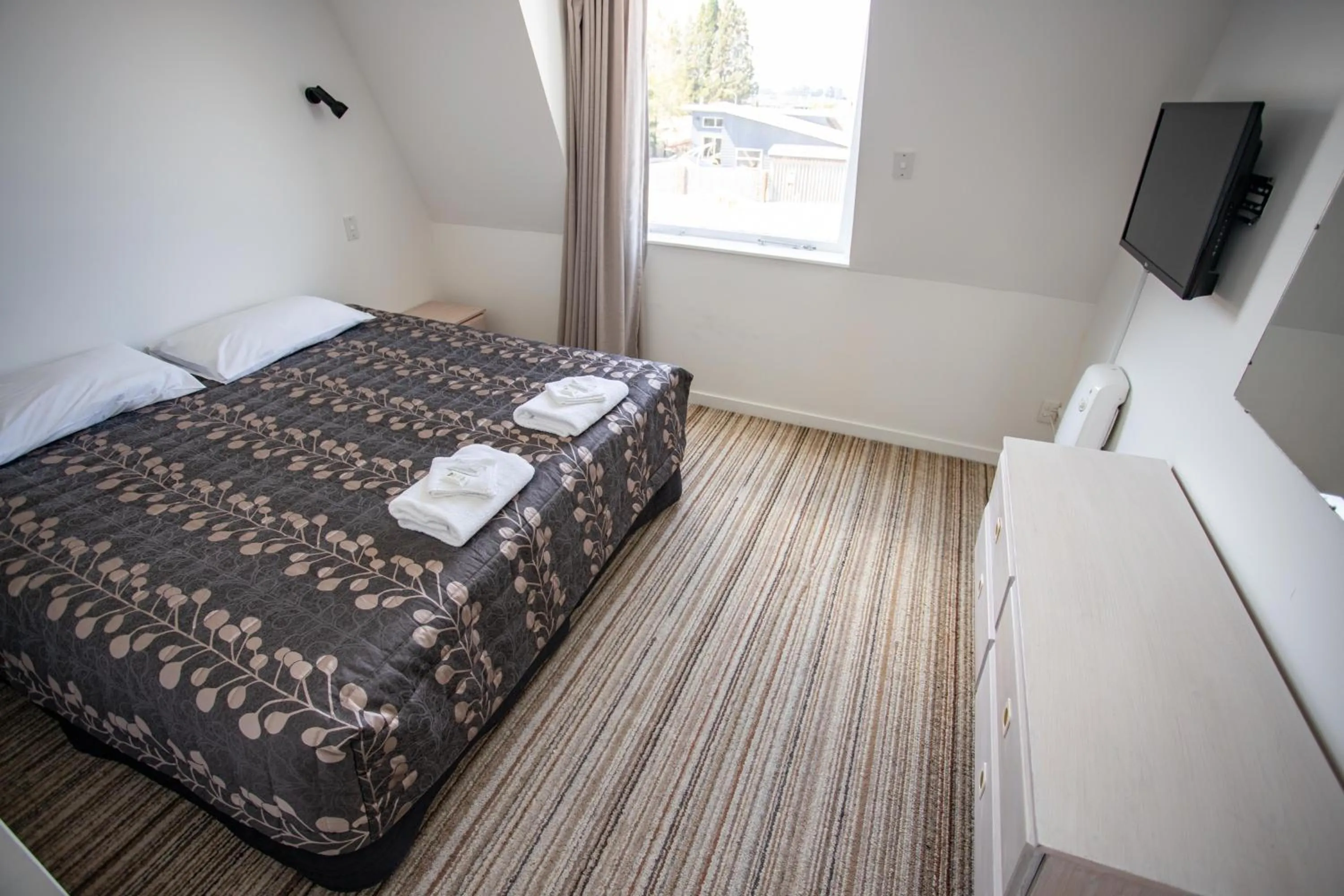 Bed in Southern Cross Lodge Methven