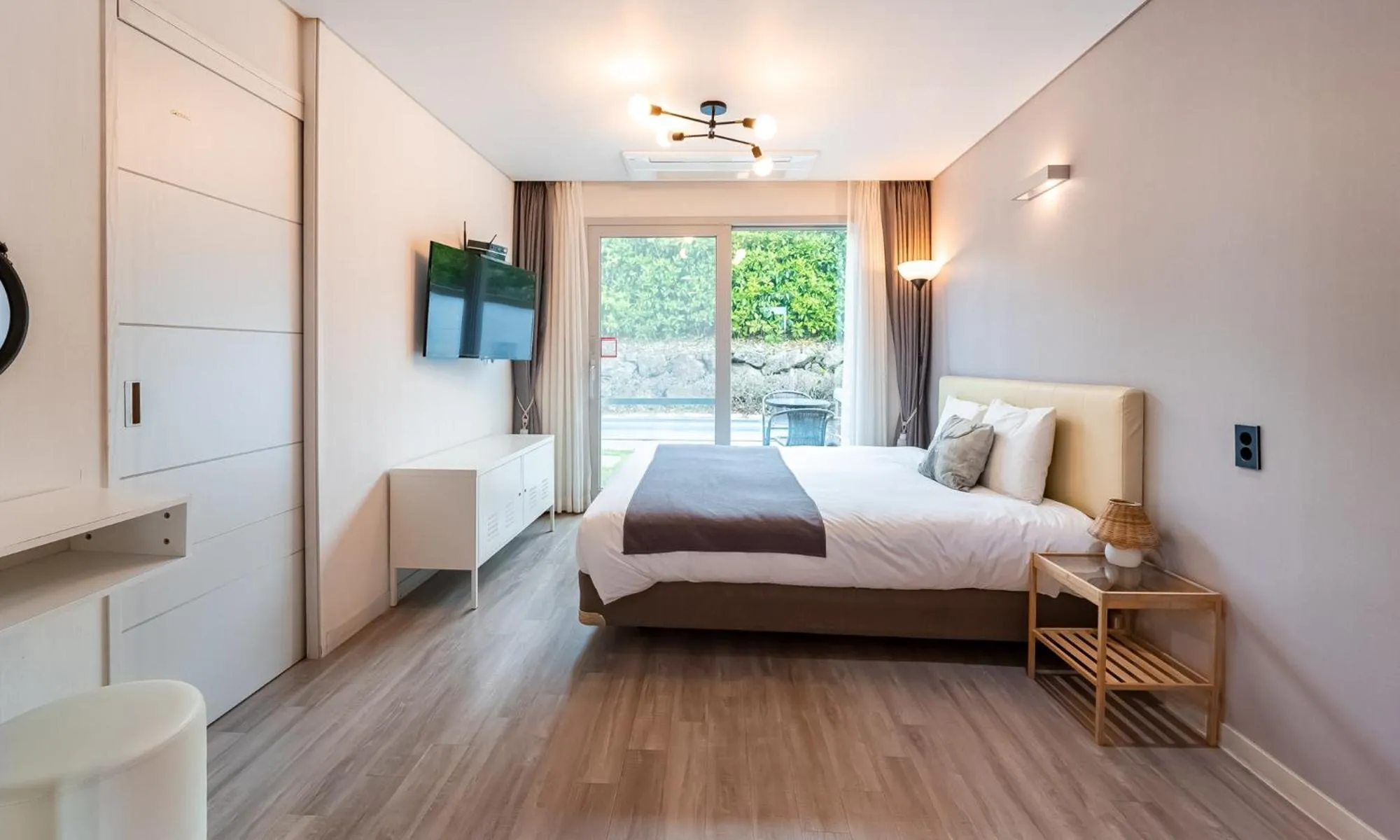 Photo of the whole room, Bed in Pool Villa Sorang