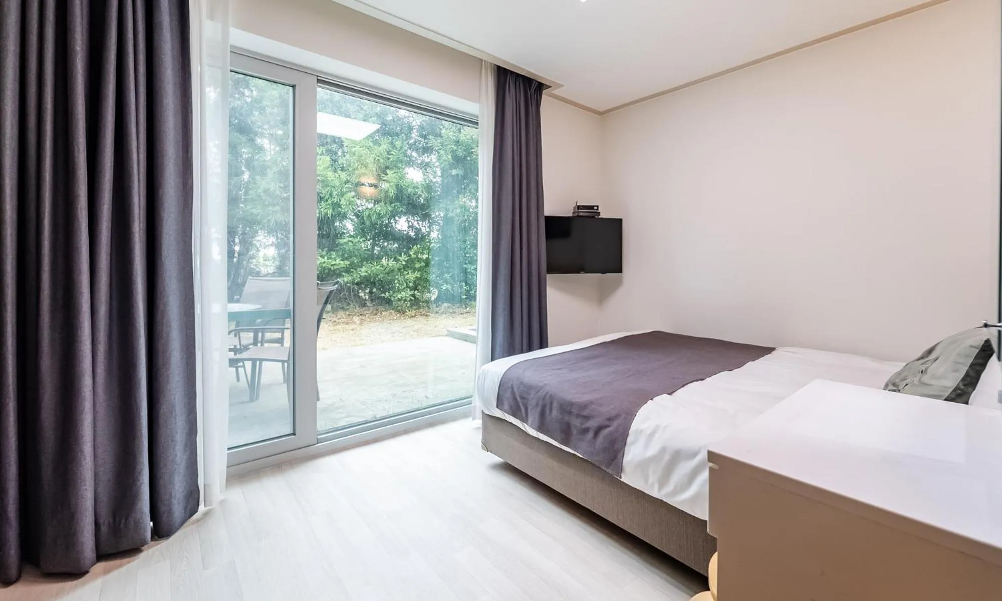 Bed in Pool Villa Sorang