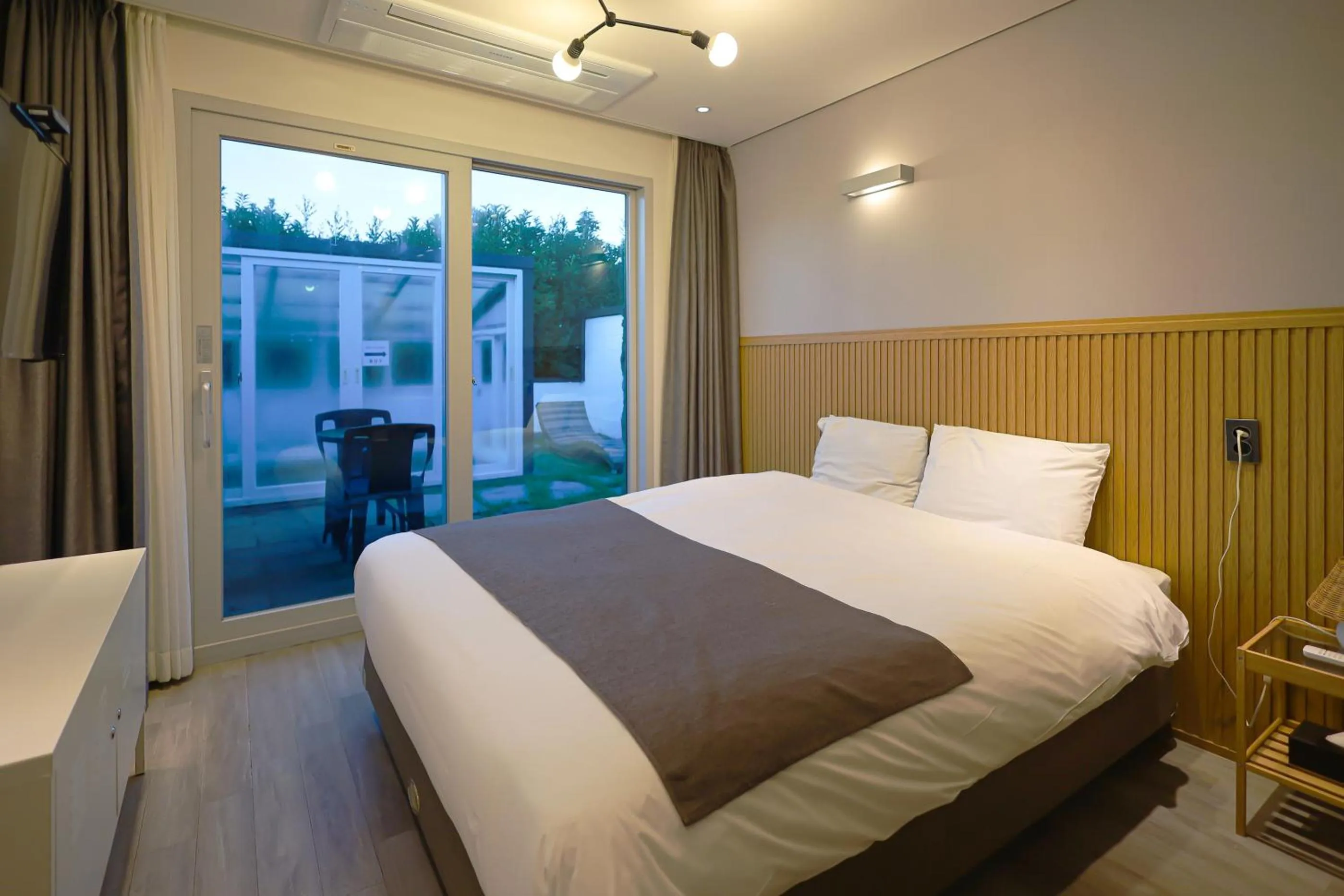 Bed in Pool and Villa Sorang