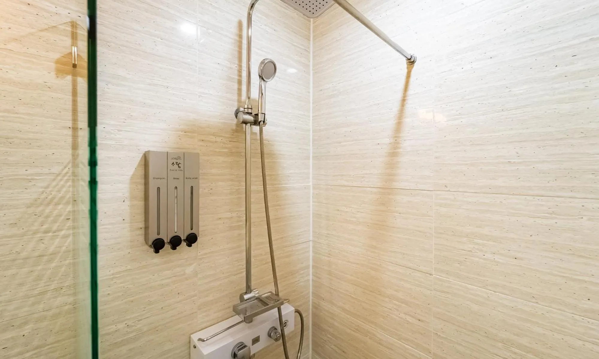 Shower in Pool and Villa Sorang