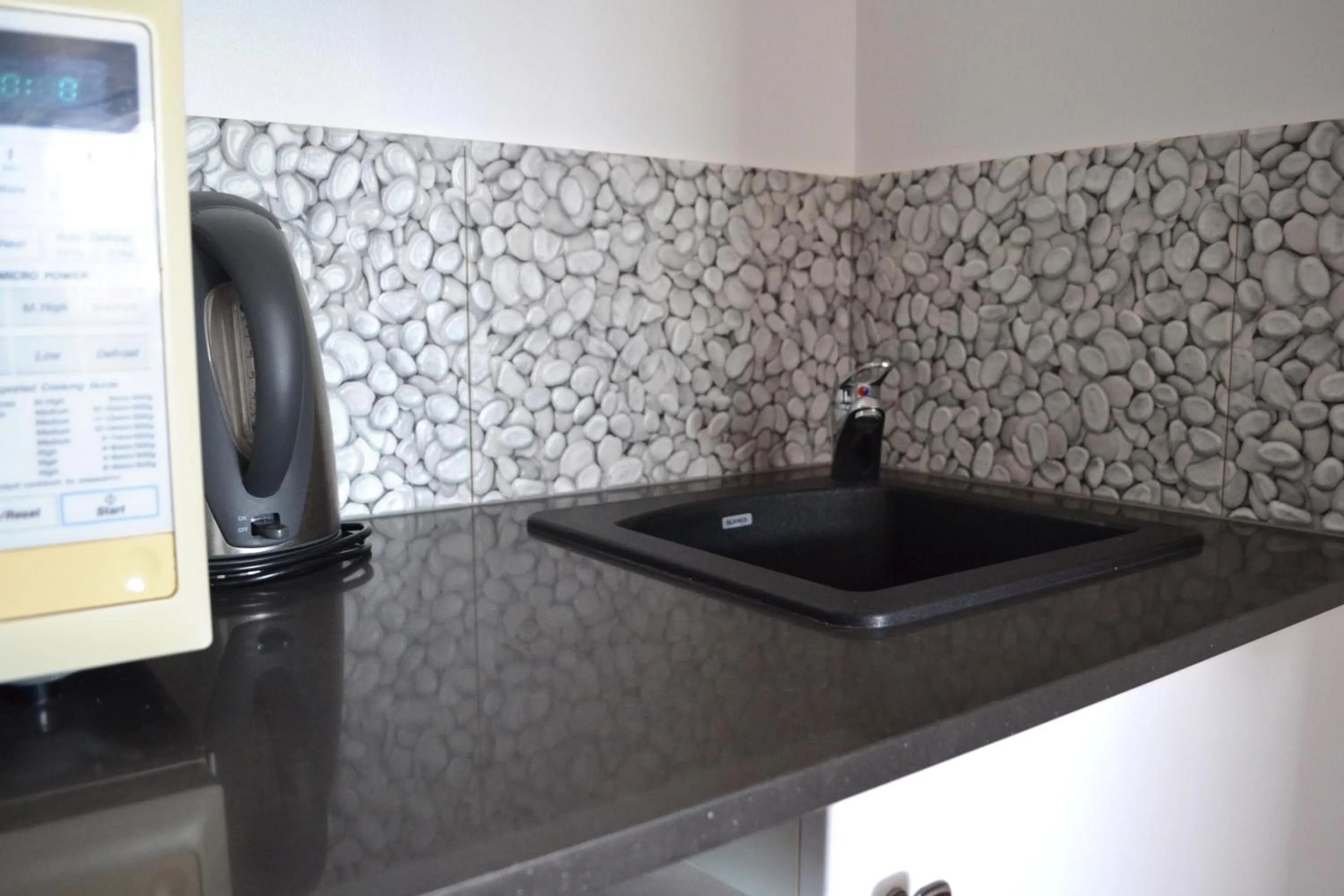 Kitchen or kitchenette in Busselton Ithaca Motel