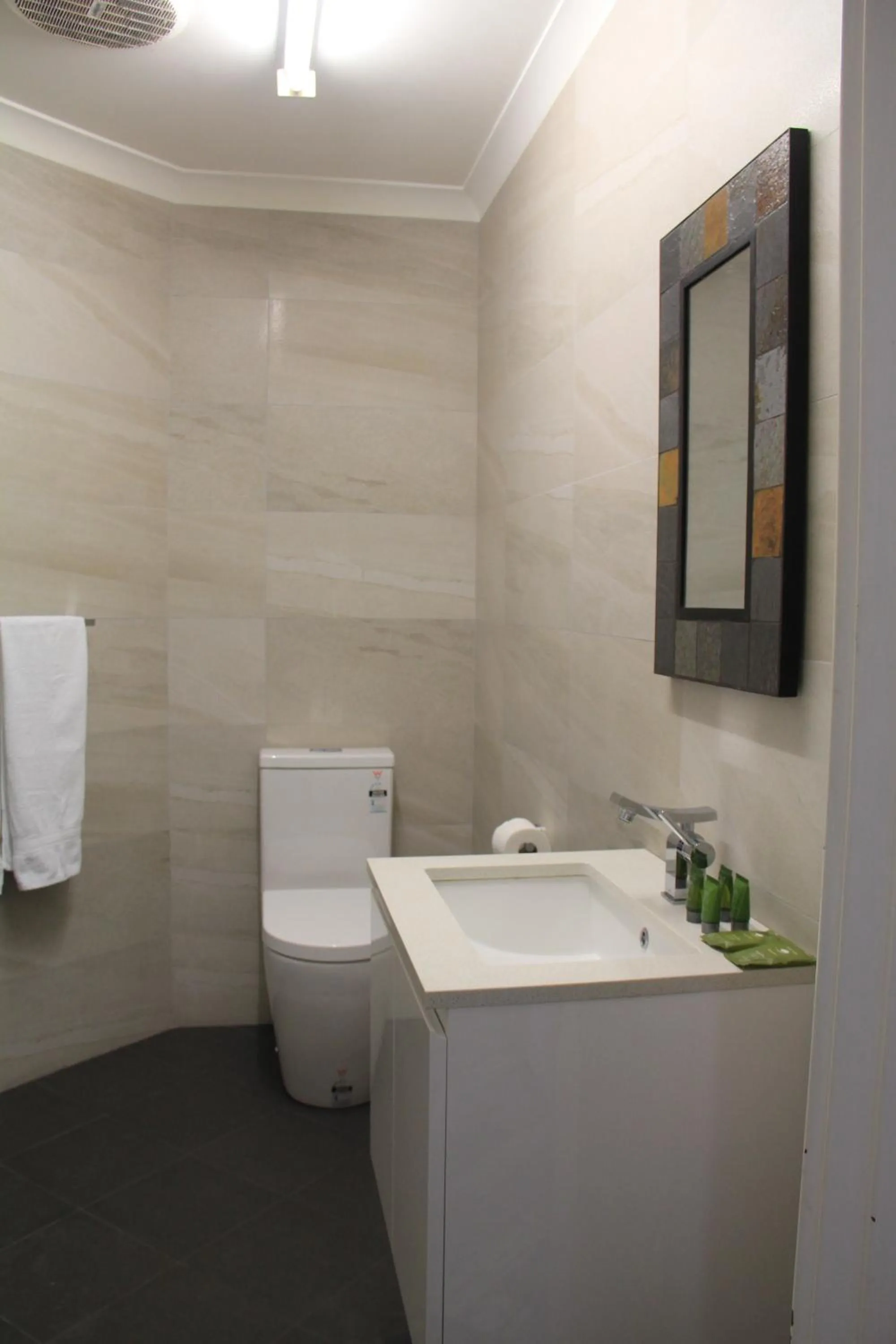 Bathroom in Busselton Ithaca Motel