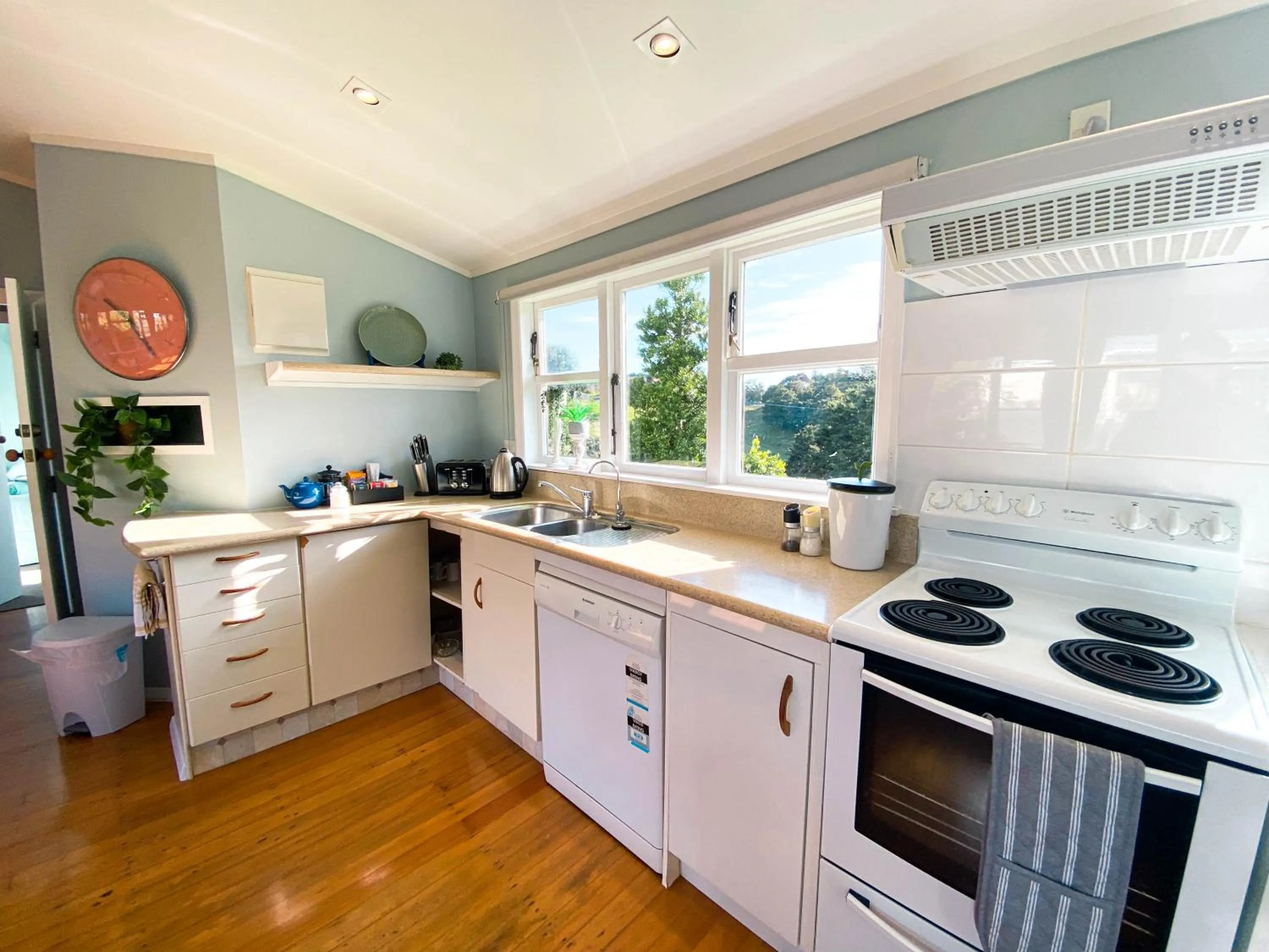 Kitchen or kitchenette in Kauri Villas