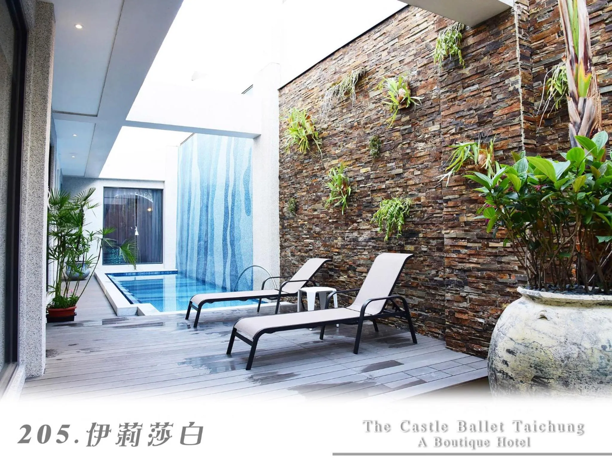 Swimming pool in The Castle Ballet Taichung A Boutique Hotel